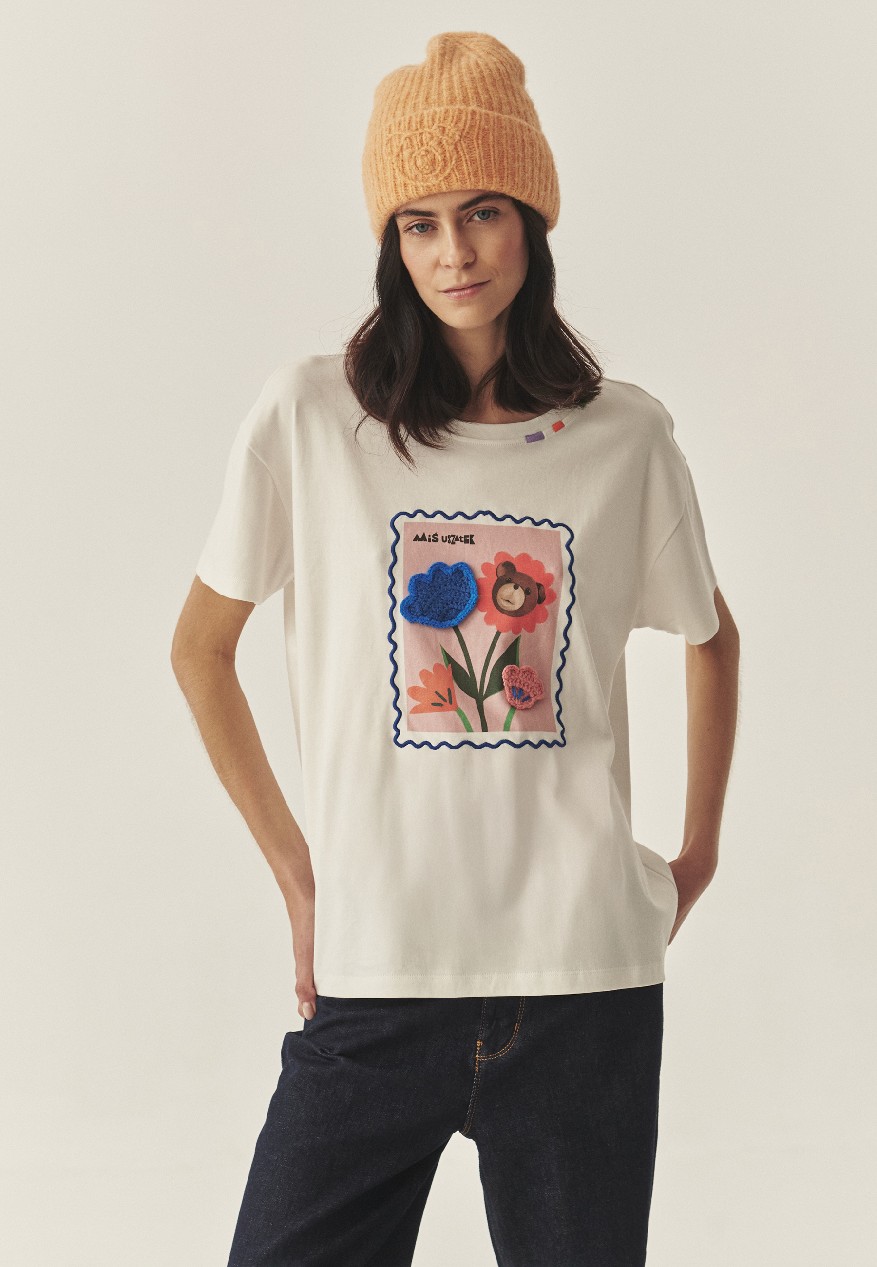 BAWEŁNIANY T-SHIRT Z AUTORSKIM NADRUKIEM - VILO 1 ECRU 2