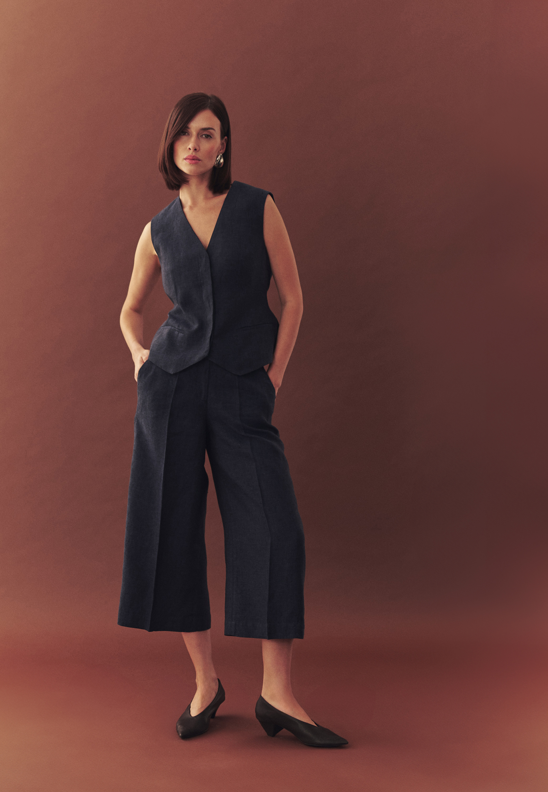 KOSTÝMOVÉ KALHOTY ZE LNU – NAKOLENI