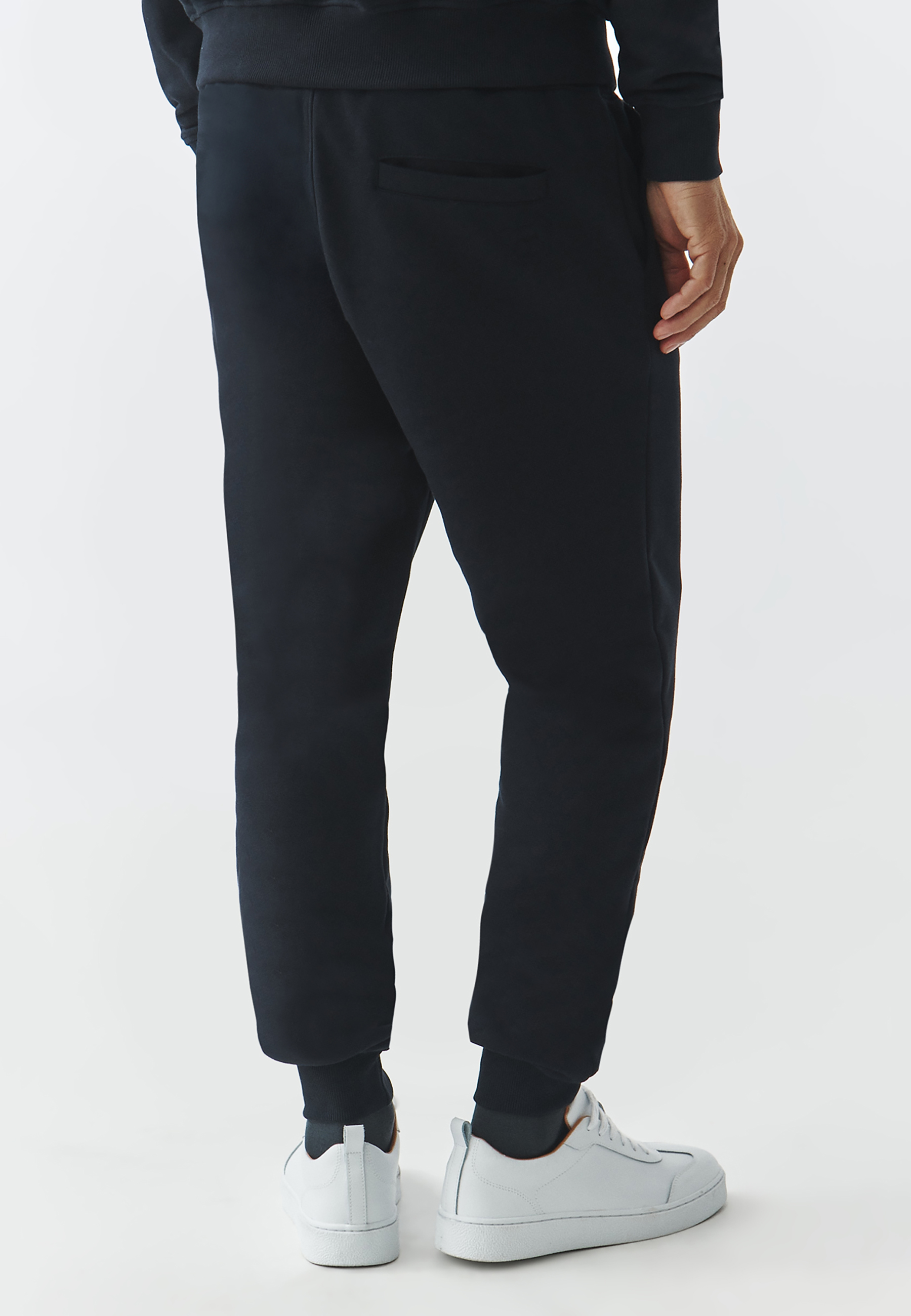 DZIANINOWE SPODNIE MĘSKIE O DRESOWYM KROJU — ALBERTO GRANATOWY 2