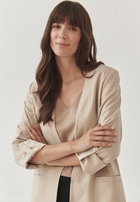 KLASICKÉ TEXTILNÉ SAKO S PRELOŽENÝMI RUKÁVMI – LEMARIA KLASICKÉ TEXTILNÉ SAKO S PRELOŽENÝMI RUKÁVMI – LEMARIA