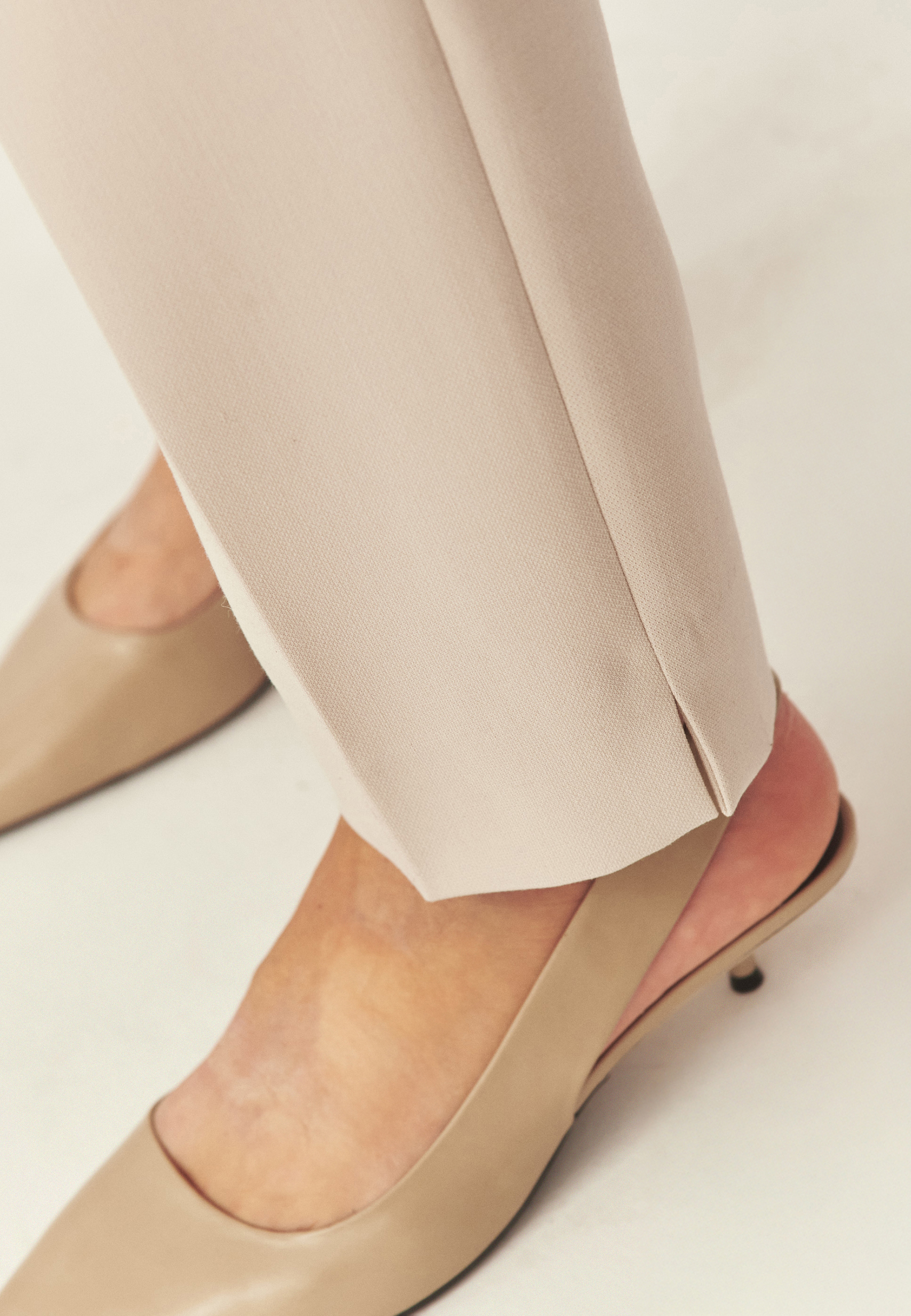 KOSTÝMOVÉ KALHOTY S ROVNÝMI NOHAVICEMI – KOLIA 7