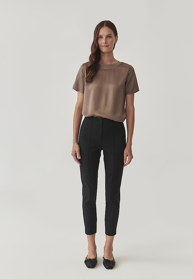 LADIES’ TAILORED TROUSERS WITH TAPERED LEGS - MIWO LADIES’ TAILORED TROUSERS WITH TAPERED LEGS - MIWO CZARNY 1