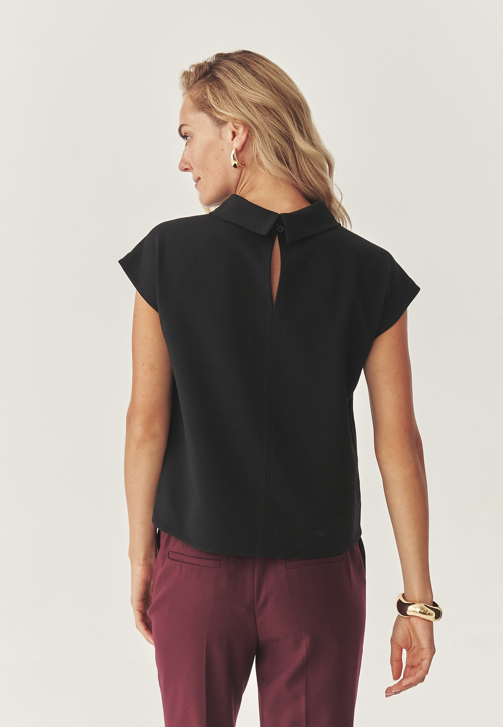 TKANA BLUZA Z ZVITKOM – NESTORIA TKANA BLUZA Z ZVITKOM – NESTORIA ČRNA 115121