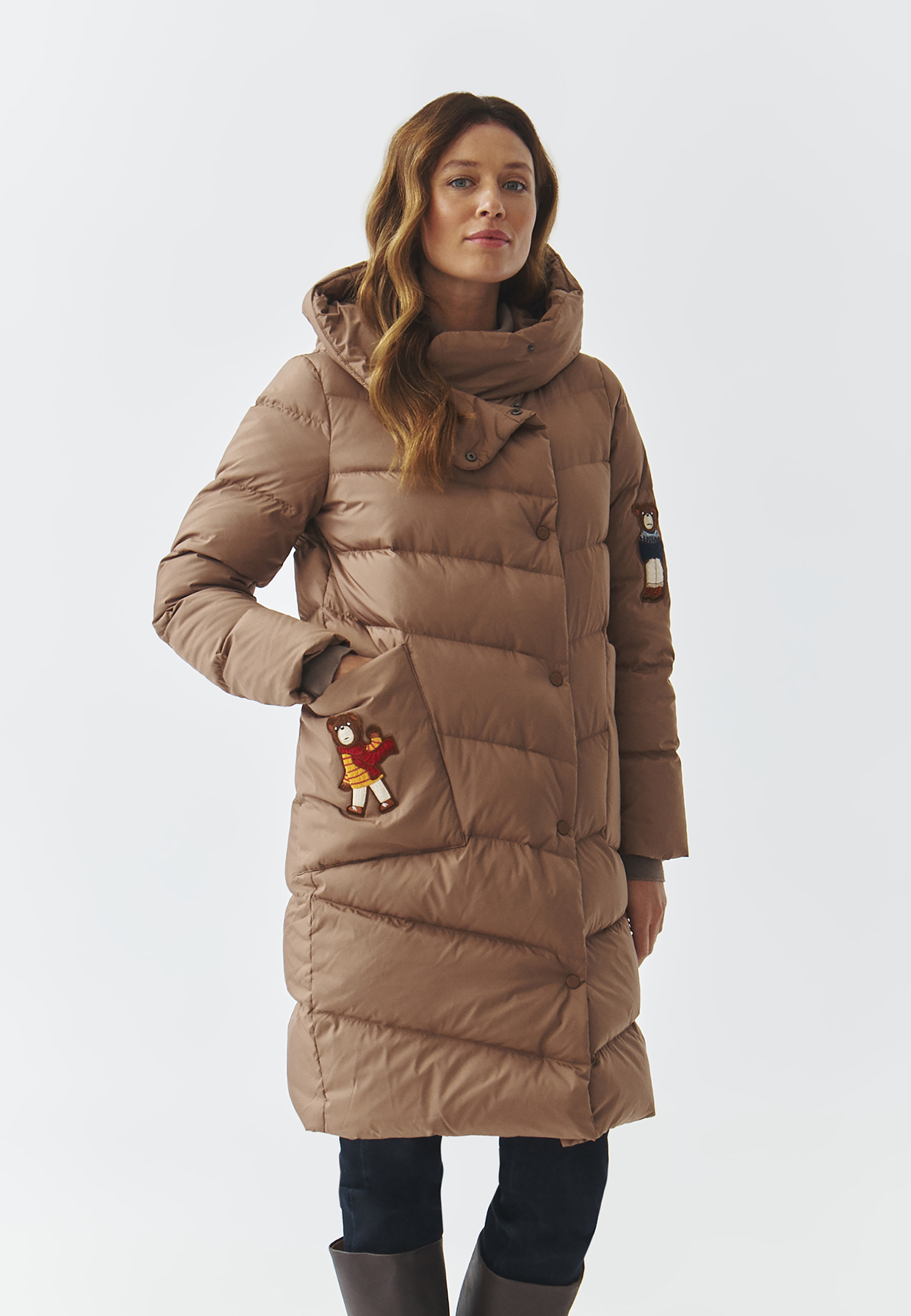 PALTON DE DAMĂ, DIN ȚESĂTURĂ, CU UMPLUTURĂ DIN PUF ȘI MOTIVUL URSULEȚULUI DE PLUȘ - VIOLA 1 BEJ 2