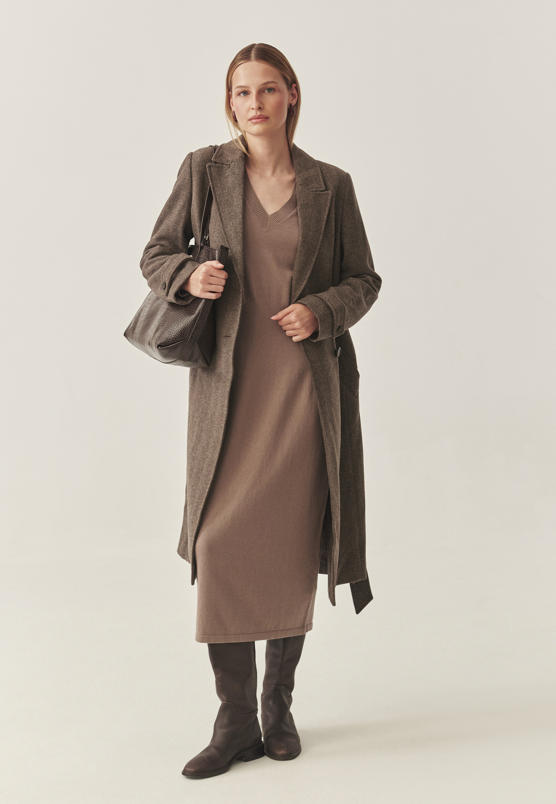 DVOJRADOVÝ DÁMSKY KABÁT TEXTILNÝ SO VZOROM RYBEJ KOSTI – TEA 1 BÉŽOVÁ 2