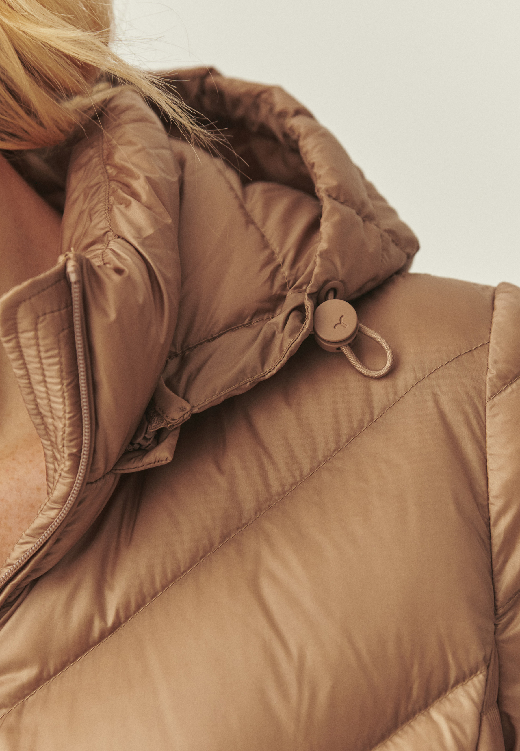 PUCHOWA KURTKA Z KAPTUREM - ATIKA BEŻOWY 2