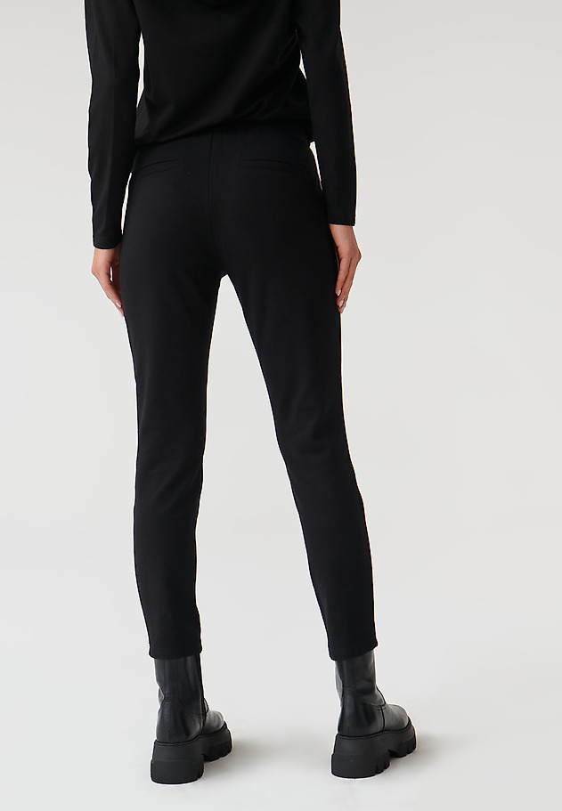 PANTALONI DE DAMĂ TRICOTAȚI, CU DUNGI LAMPIKO PANTALONI DE DAMĂ TRICOTAȚI, CU DUNGI LAMPIKO NEGRU 3