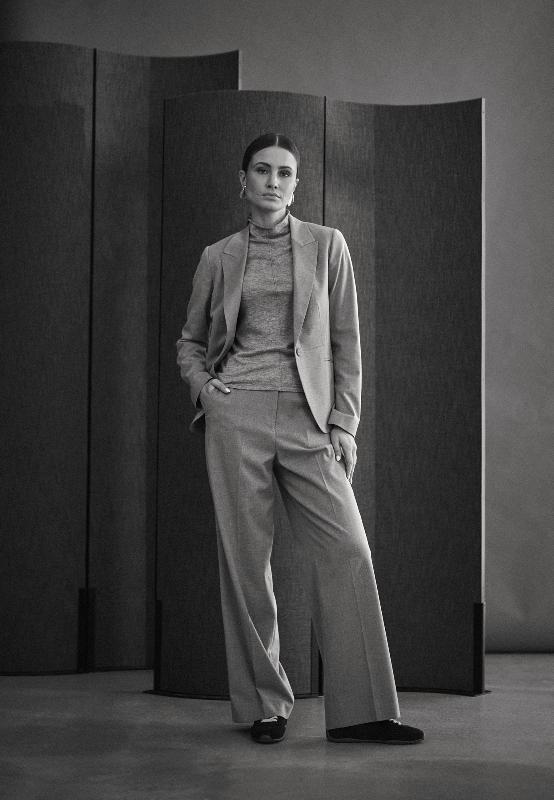 ŠIROKÉ KOSTÝMOVÉ NOHAVICE - MASDA 3