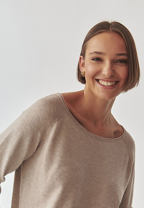 PULOVER DE DAMĂ CLASIC CU DECOLTEU TIP BĂRCUȚĂ - BROOKE BEJ 2