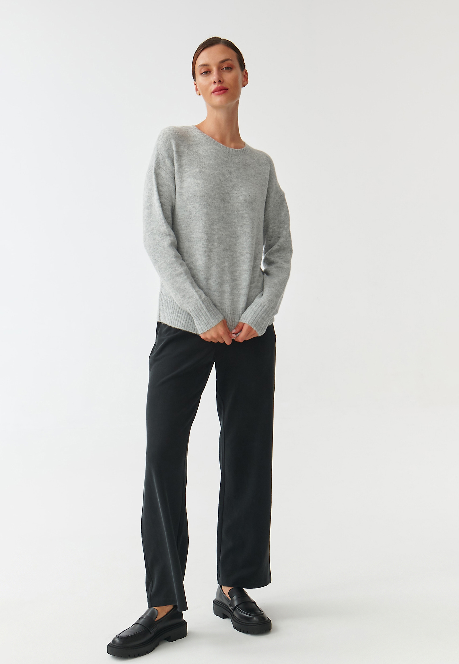 CLASSIC LADIES’ SWEATER WITH ROUND NECKLINE KOBRO CLASSIC LADIES’ SWEATER WITH ROUND NECKLINE KOBRO GREY 91726