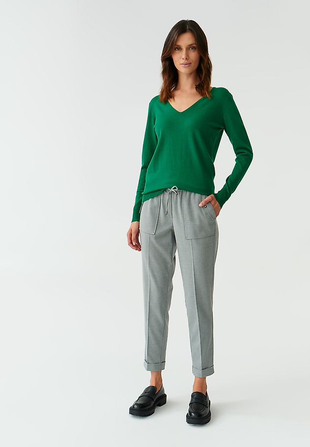 CLASSIC LADIES’ SWEATER WITH V-SHAPED NECKLINE TESSA 2 CLASSIC LADIES’ SWEATER WITH V-SHAPED NECKLINE TESSA 2 GREEN 2