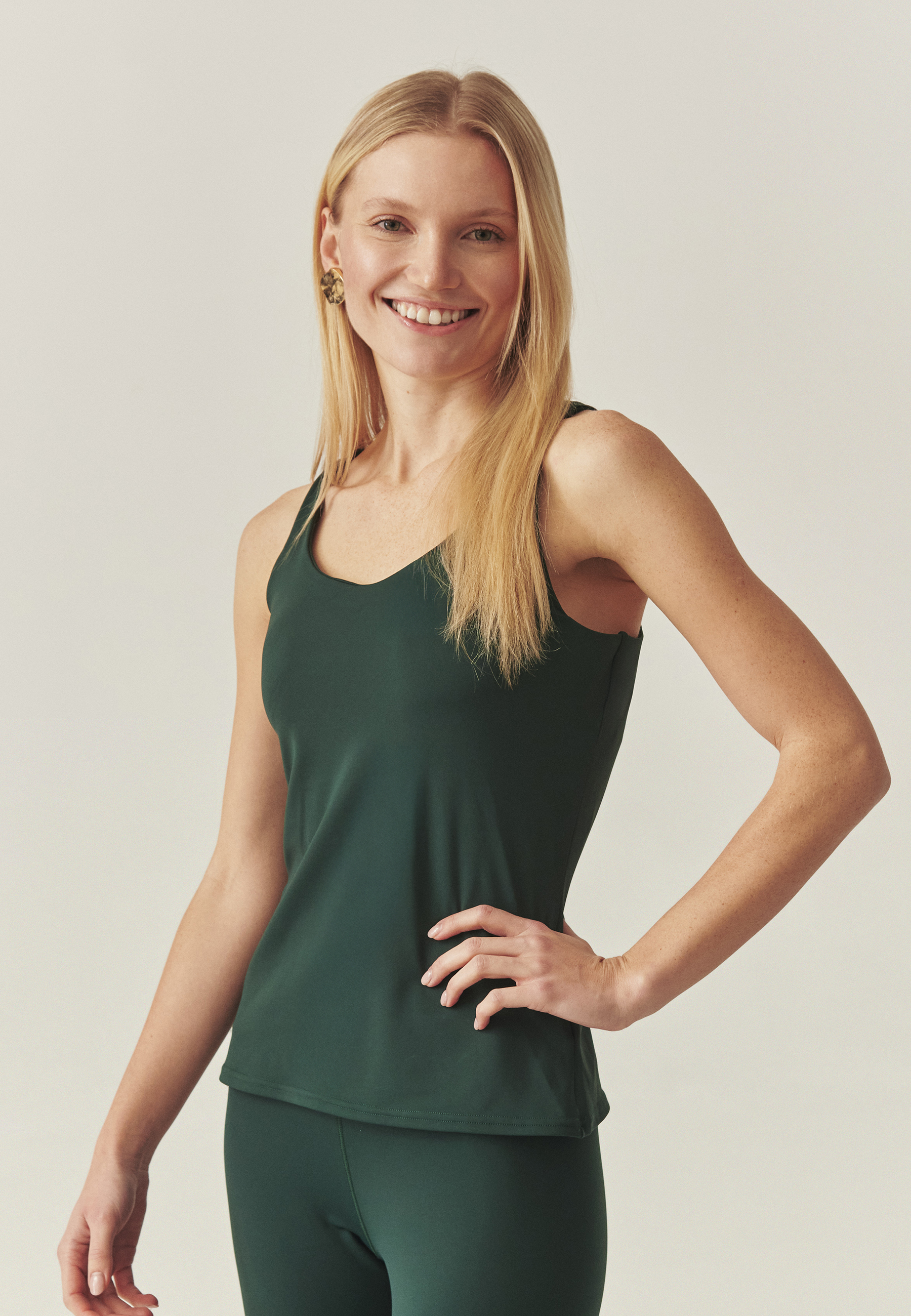 BLUZĂ TRICOTATĂ DE DAMĂ, FĂRĂ MÂNECI — YUMI VERDE 2