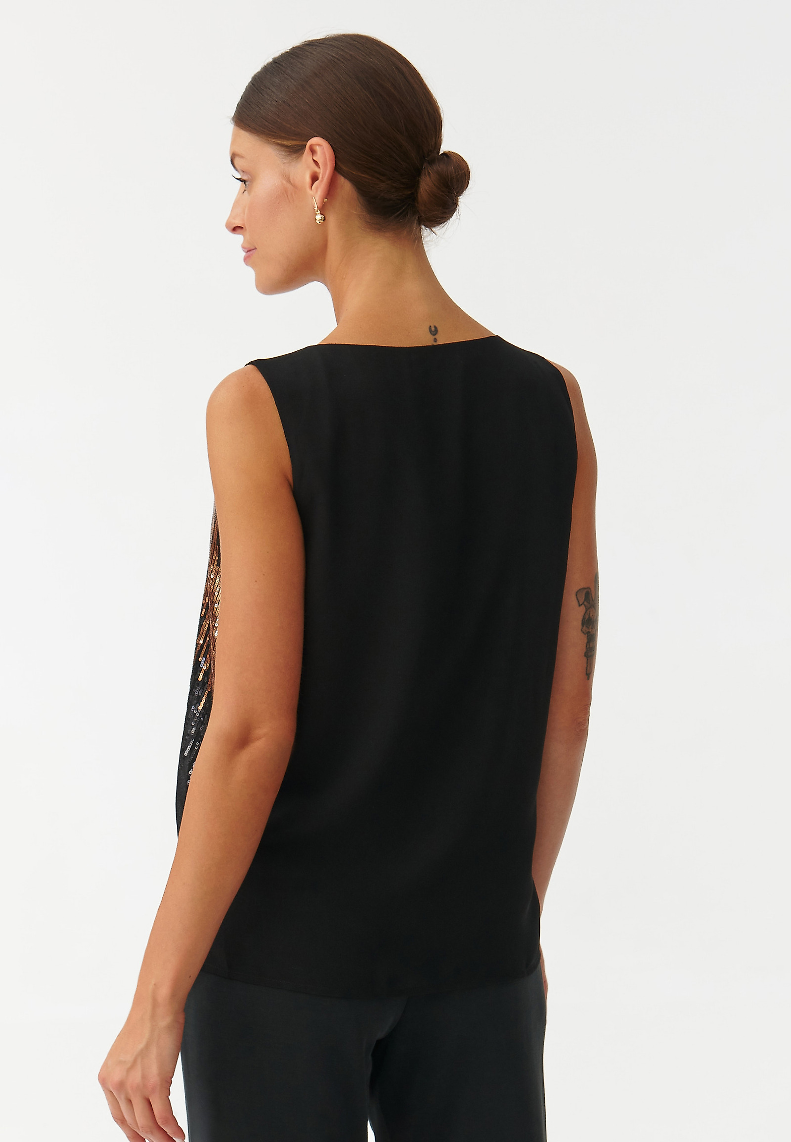 LADIES’ SLEEVELESS SEQUINED BLOUSE SERKO LADIES’ SLEEVELESS SEQUINED BLOUSE SERKO BLACK 92539