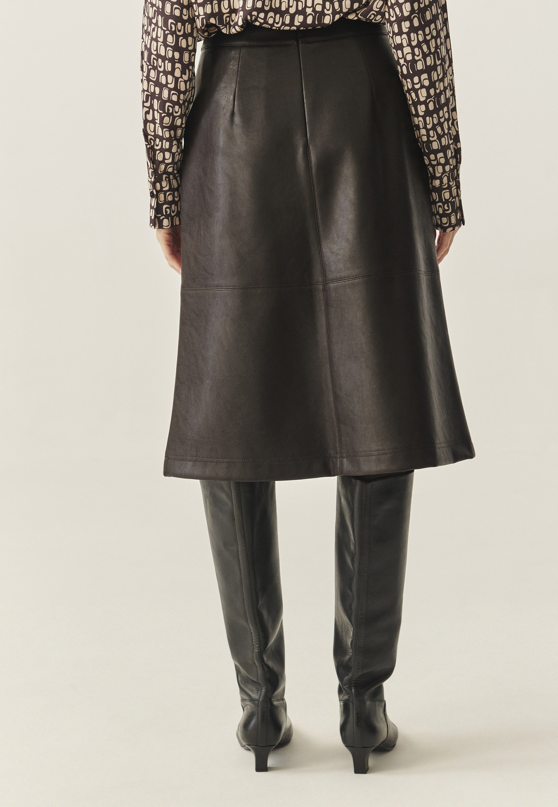 SPÓDNICA MIDI Z IMITACJI SKÓRY - SANO BRĄZOWY 2