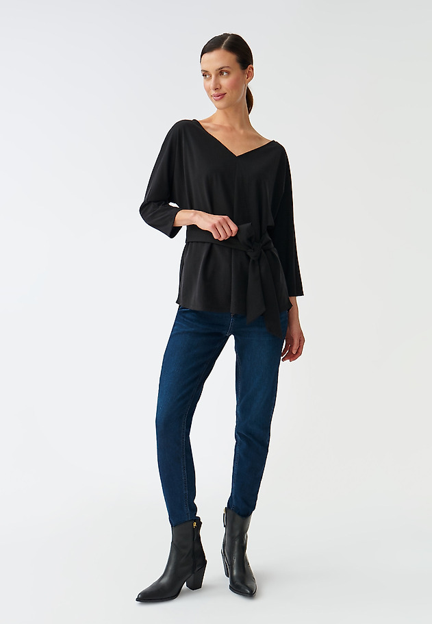 LADIES’ TIED-UP BLOUSE SZELO LADIES’ TIED-UP BLOUSE SZELO BLACK 2