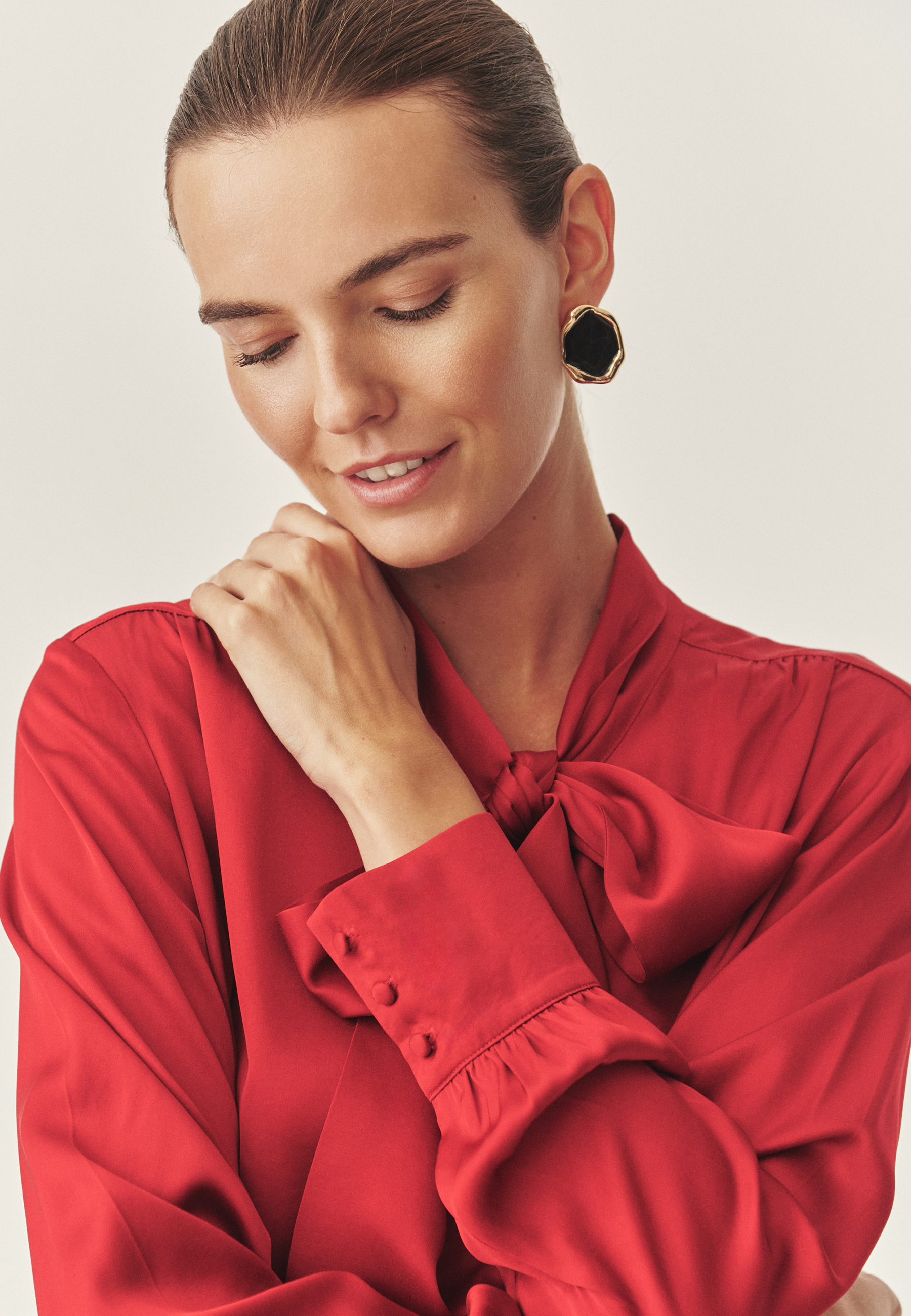 VISCOSE BLOUSE WITH DECORATIVE TIE - TIRA RED 2