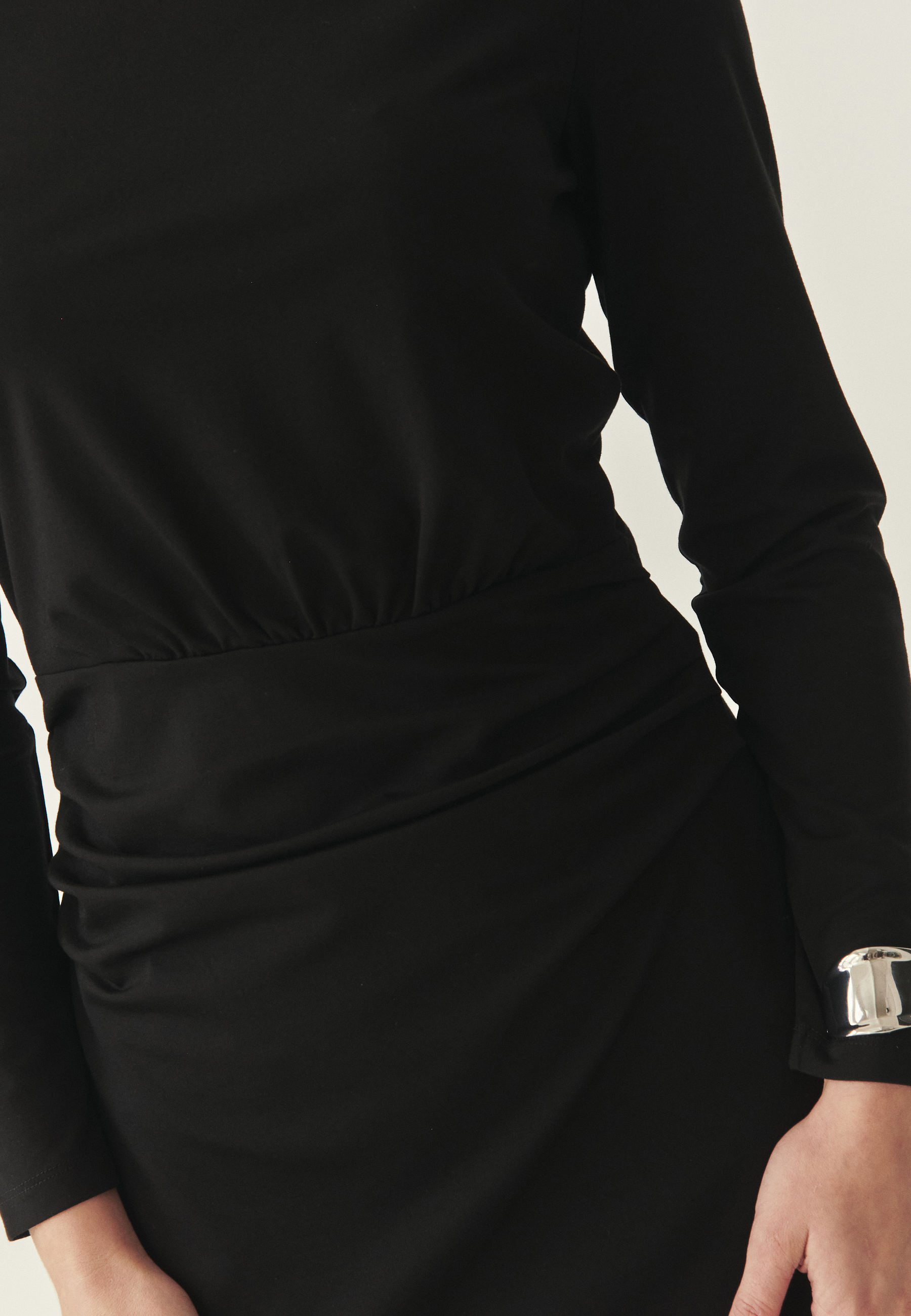 ŠATY S VISKÓZOU LENZING™ ECOVERO™ - KOMA ČIERNA 2