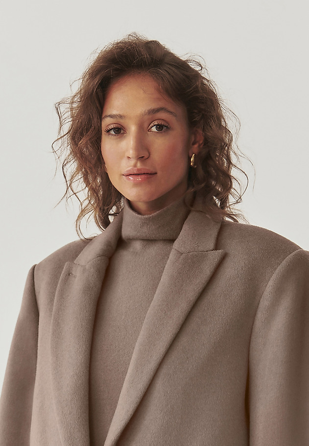 LONG SINGLE-BREASTED LADIES’ COAT WITH SPACIOUS POCKETS - MAWE LONG SINGLE-BREASTED LADIES’ COAT WITH SPACIOUS POCKETS - MAWE BEIGE 6