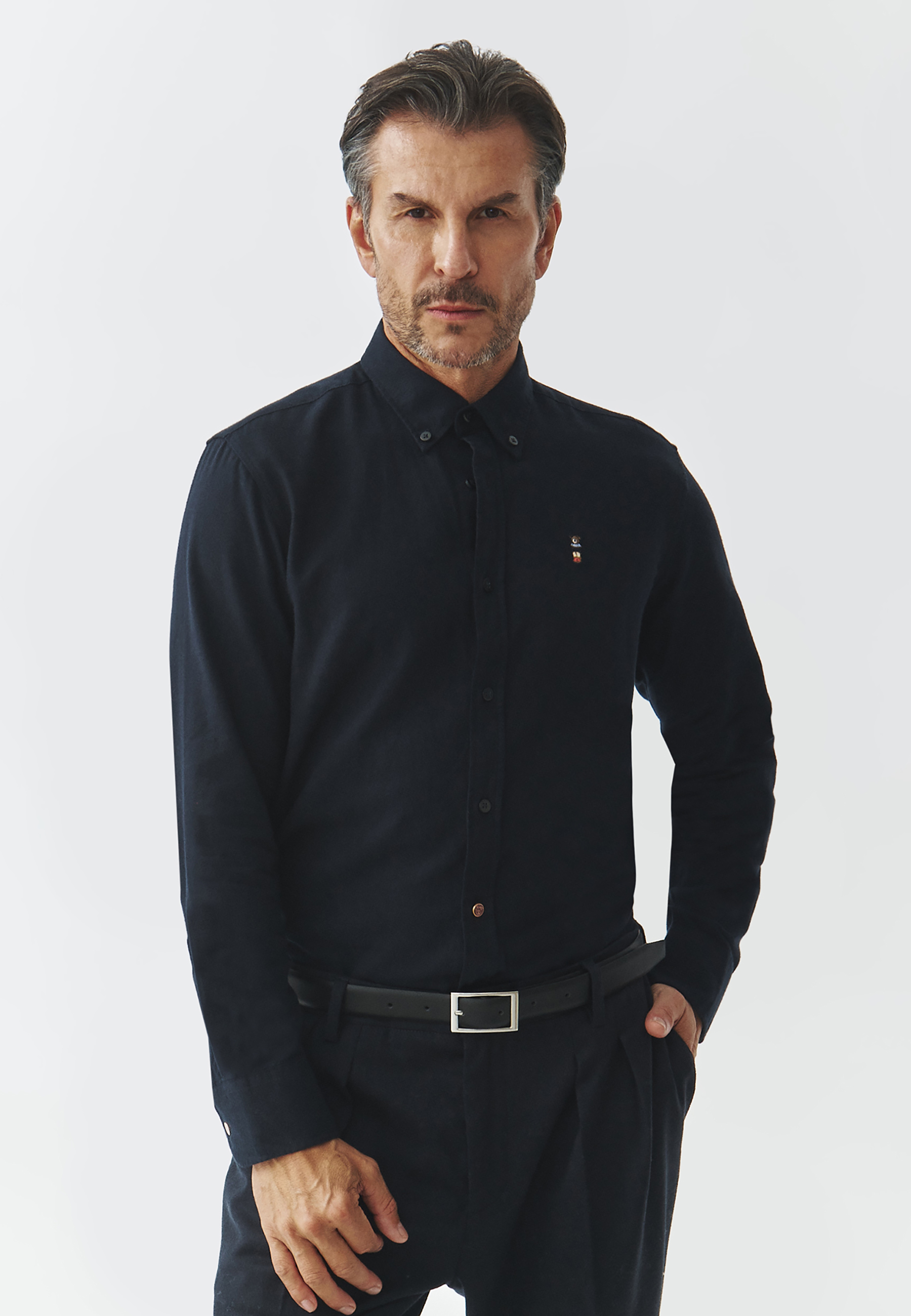 BAWEŁNIANA KOSZULA MĘSKA O DOPASOWANYM KROJU — MARCO 5 GRANATOWY 2