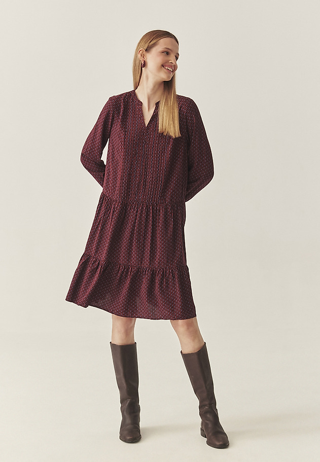 DÁMSKÉ PLÁTĚNÉ ŠATY ROZŠÍŘENÉHO STŘIHU S ORIGINÁLNÍM VZOREM — MISTY DÁMSKÉ PLÁTĚNÉ ŠATY ROZŠÍŘENÉHO STŘIHU S ORIGINÁLNÍM VZOREM — MISTY VÍCEBAREVNÝ 1