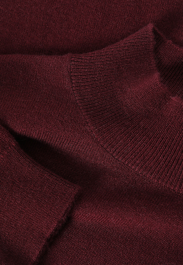 KLASYCZNY SWETER Z WEŁNY MERINO - LU KLASYCZNY SWETER Z WEŁNY MERINO - LU CZERWONY 9