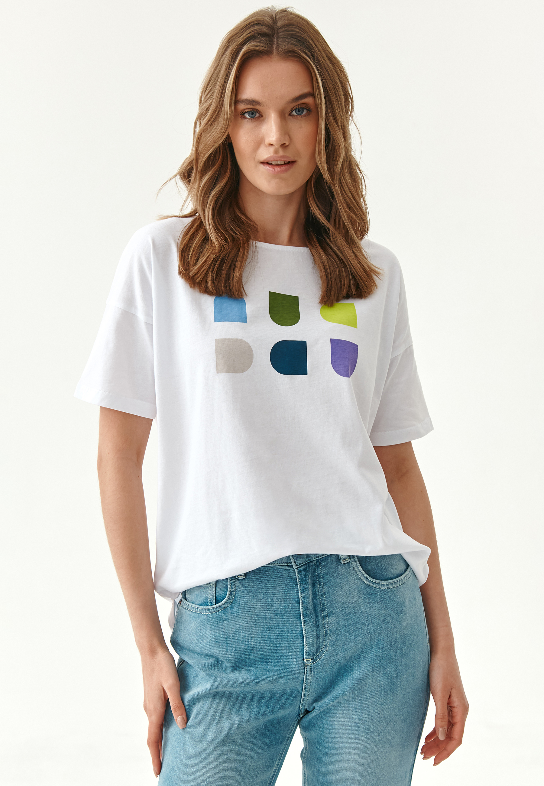 LADIES' T-SHIRT WITH A GEOMETRIC IMPRINT MIZA