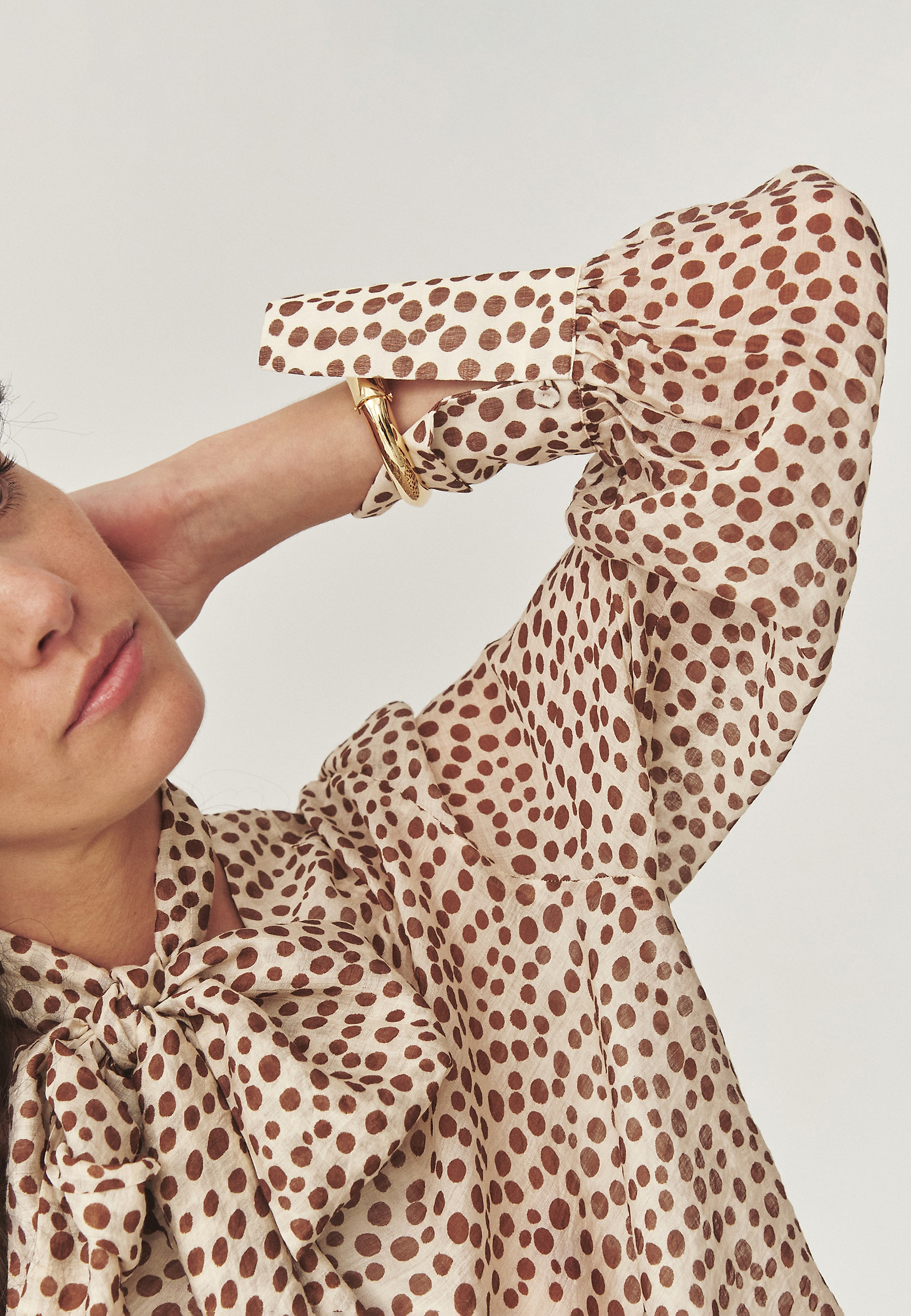 VZOROVANÁ BLÚZKA S OZDOBNÝM VIAZANÍM - SONRI VZOROVANÁ BLÚZKA S OZDOBNÝM VIAZANÍM - SONRI VIACFAREBNÝ 113624