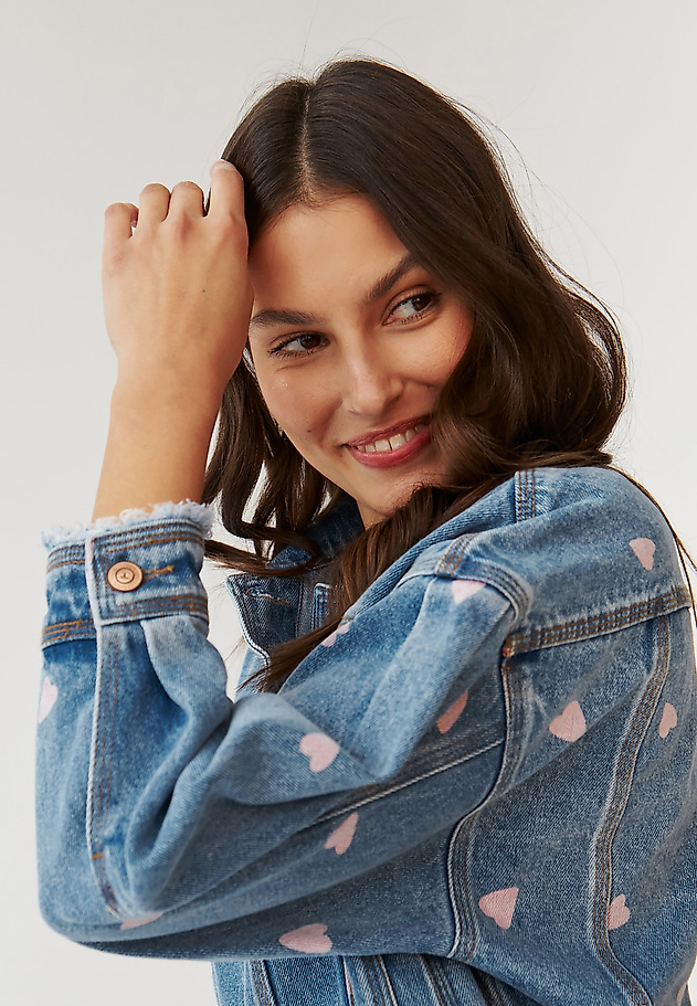 OVERSIZED LADIES’ DENIM JACKET PRINTED WITH HEARTS - NAMIA OVERSIZED LADIES’ DENIM JACKET PRINTED WITH HEARTS - NAMIA BLUE 1