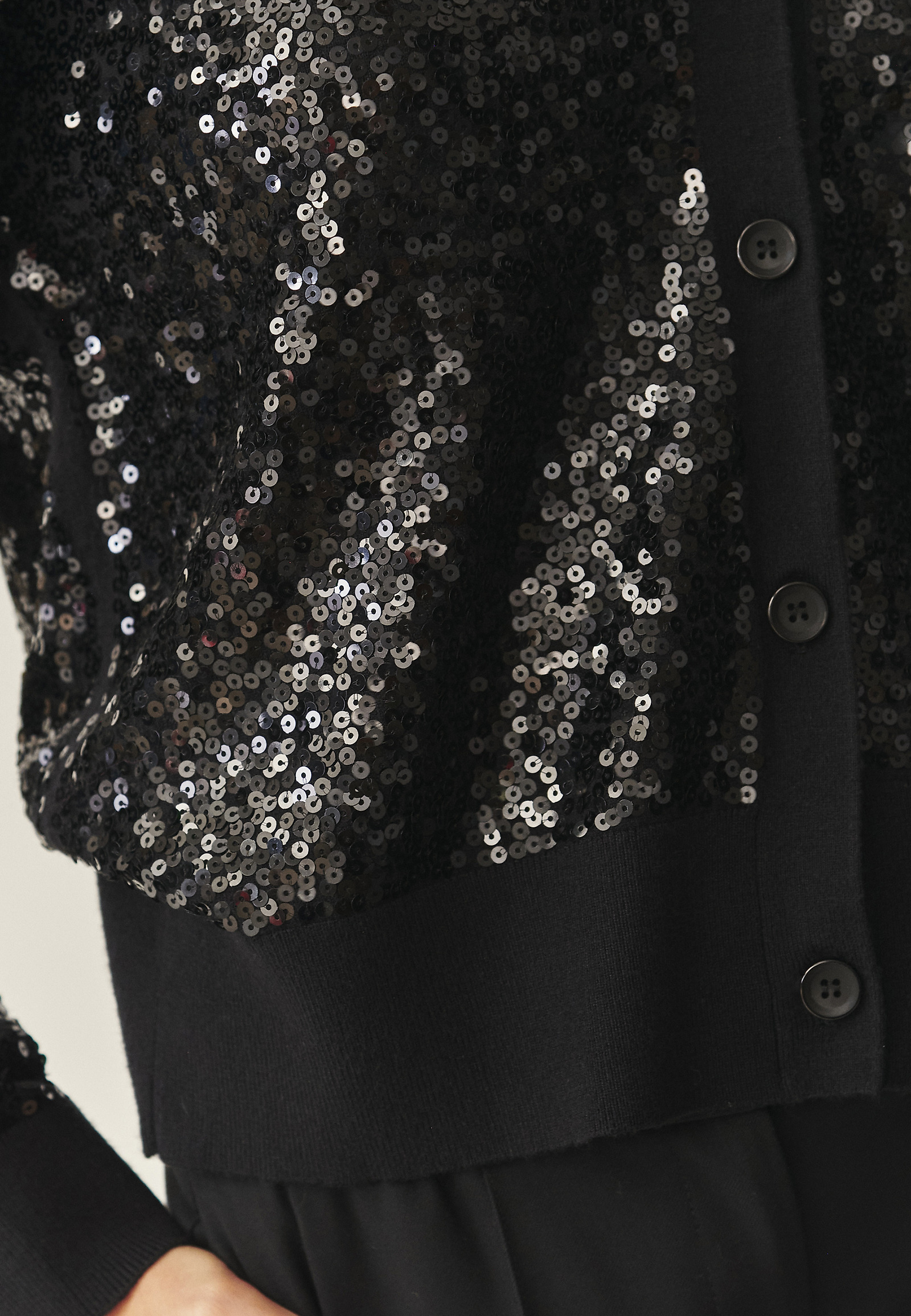 SEQUINED CARDIGAN WITH V-NECK -GLOSS SEQUINED CARDIGAN WITH V-NECK -GLOSS BLACK 118324