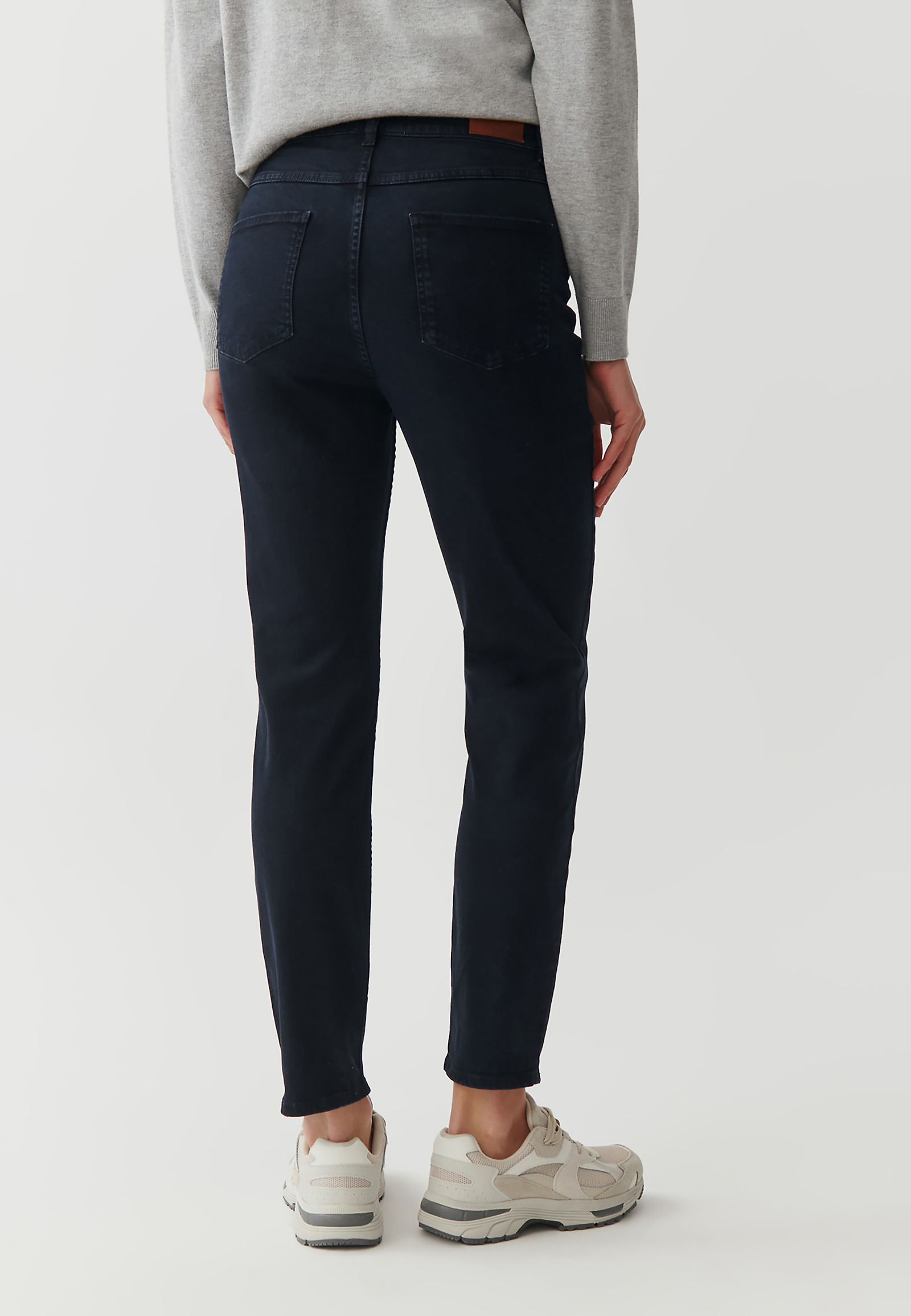 KLASIČNE ŽENSKE KAVBOJKE REGULAR FIT - ROMIKI KLASIČNE ŽENSKE KAVBOJKE REGULAR FIT - ROMIKI TEMNO MODRA 95642