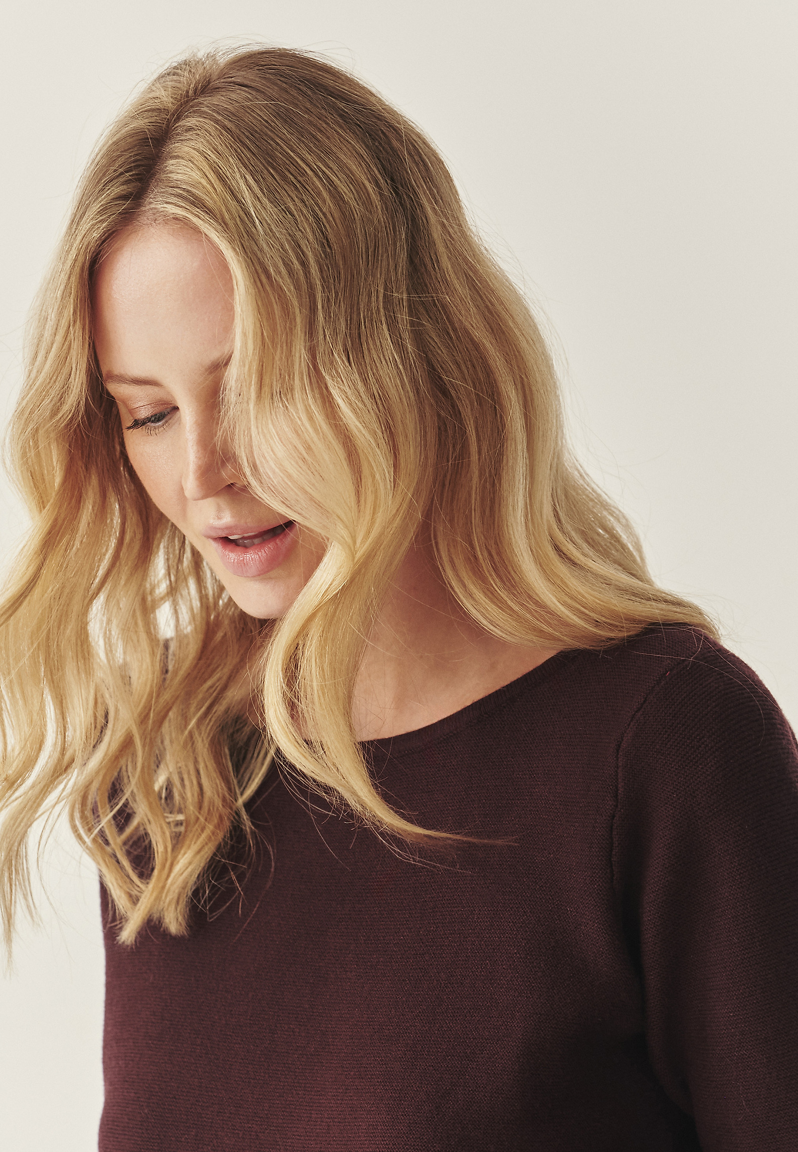 KLASYCZNY SWETER DAMSKI Z RĘKAWEM 3/4 I KIESZONKAMI - ADELLE KLASYCZNY SWETER DAMSKI Z RĘKAWEM 3/4 I KIESZONKAMI - ADELLE FIOLETOWY 117188