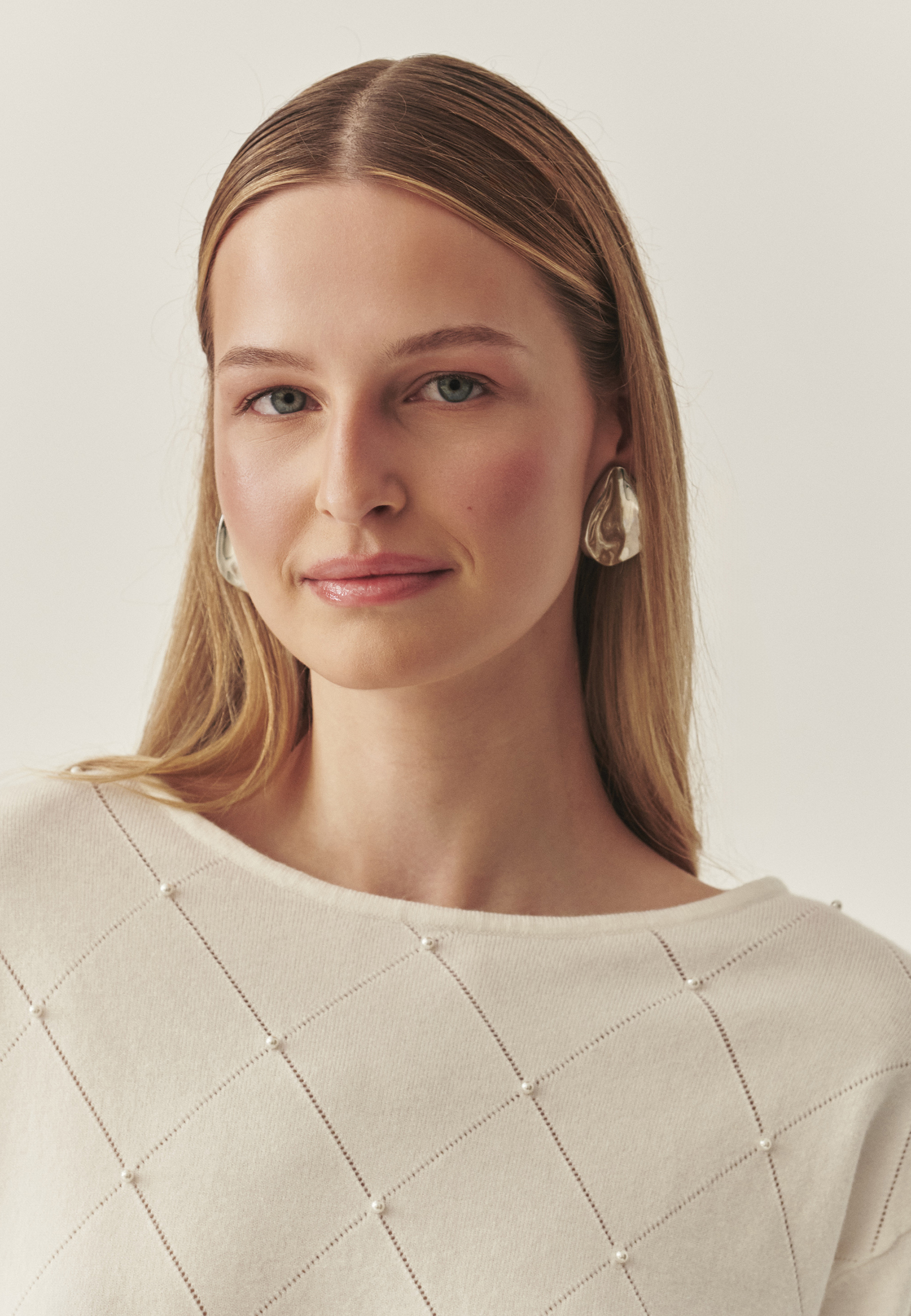 OKRASNI PULOVER Z VISKOZO - AZAKI