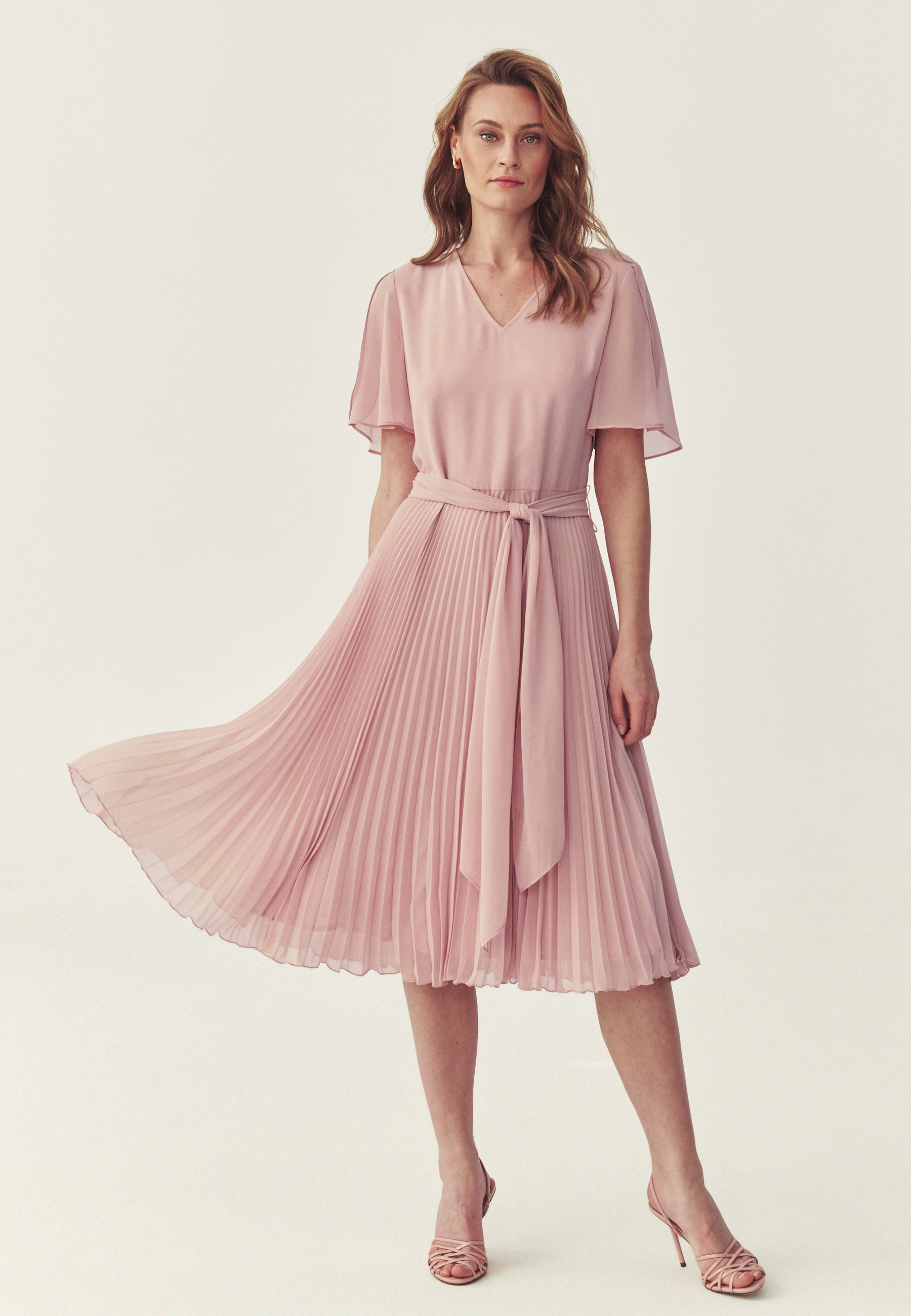 PLISOVANÉ ŠATY S OPASKOM – PLEATA