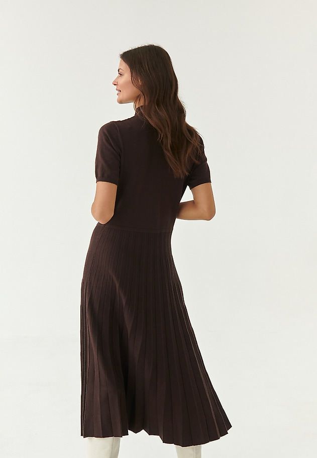 MAXI PLEATED DRESS WITH MOCK TURTLENECK AKSONI MAXI PLEATED DRESS WITH MOCK TURTLENECK AKSONI BROWN 2