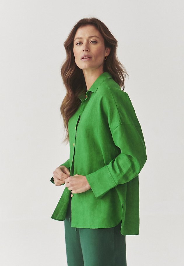 LADIES’ LINEN SHIRT WITH COCONUT BUTTONS - MANDRAGIA 3 LADIES’ LINEN SHIRT WITH COCONUT BUTTONS - MANDRAGIA 3 ZIELONY 5