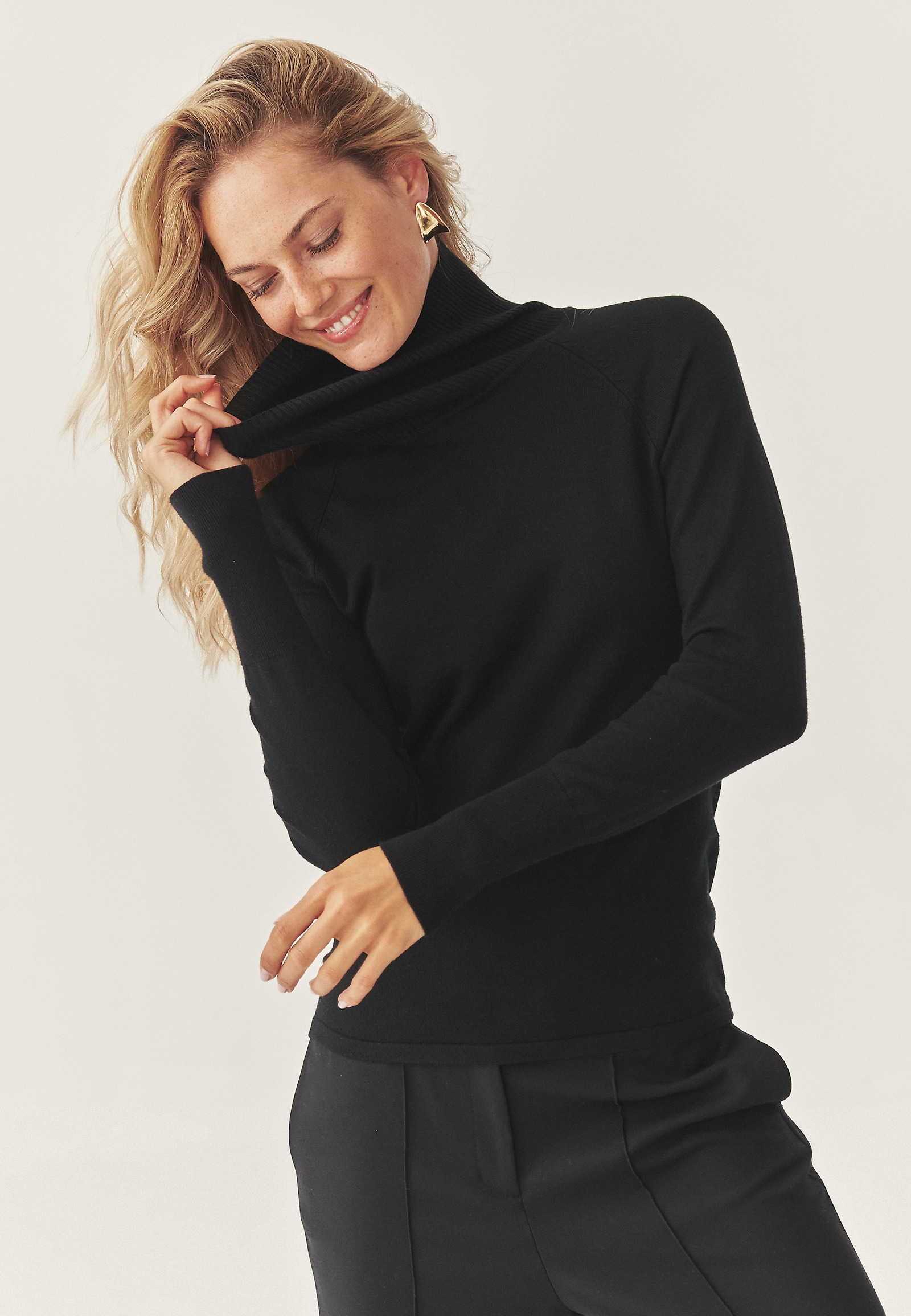 KLASIČNI KOLNAR JUMPER - NEKOKI KLASIČNI KOLNAR JUMPER - NEKOKI ČRNA 115469