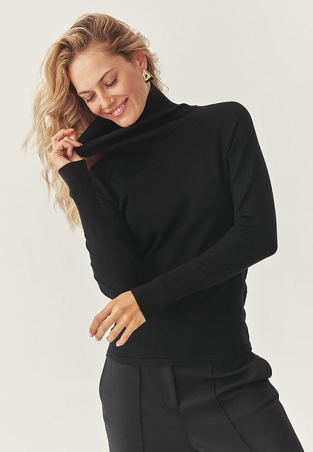 CLASSIC TURTLENECK JUMPER - NEKOKI CLASSIC TURTLENECK JUMPER - NEKOKI BLACK 1