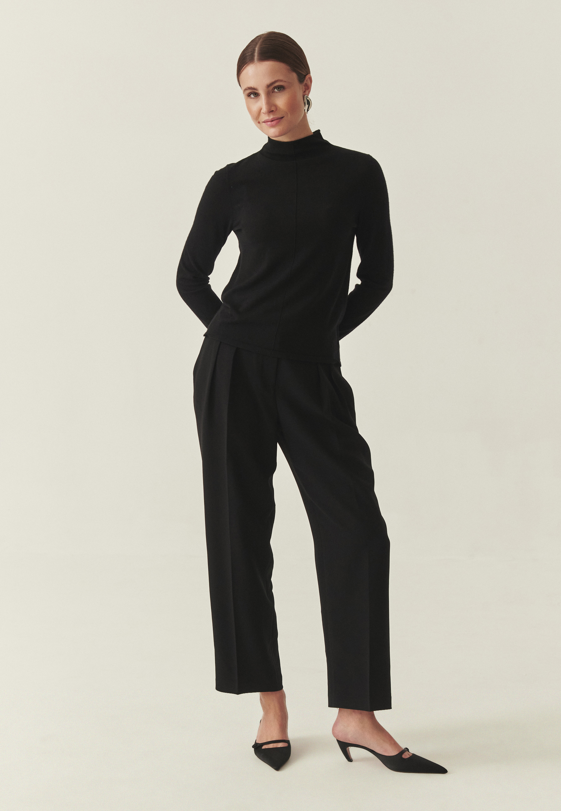 MIĘKKI SWETER Z WEŁNĄ - DONNA CZARNY 2