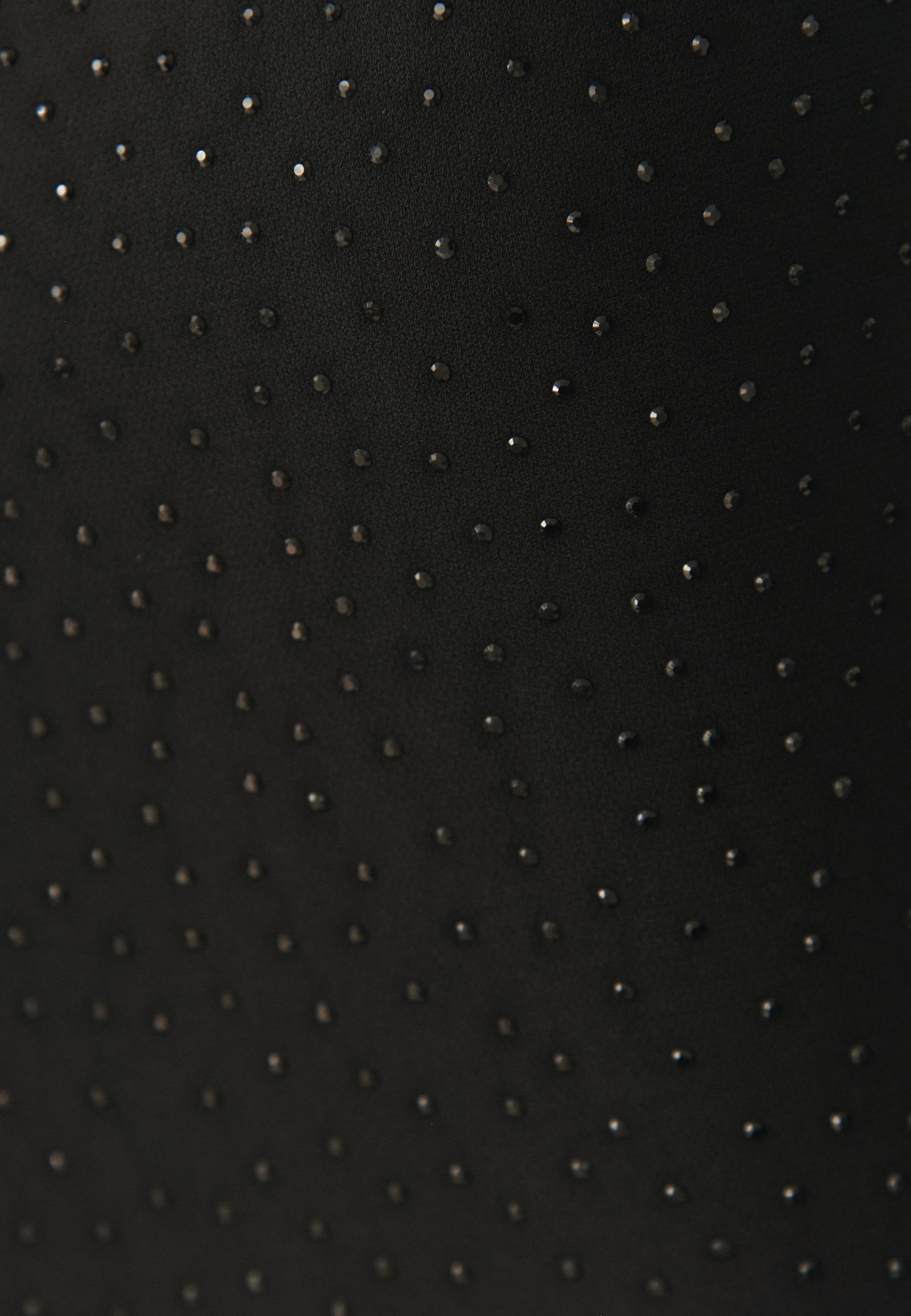 TKANINOWA BLUZKA DAMSKA Z CEKINAMI — SERKONI CZARNY 2