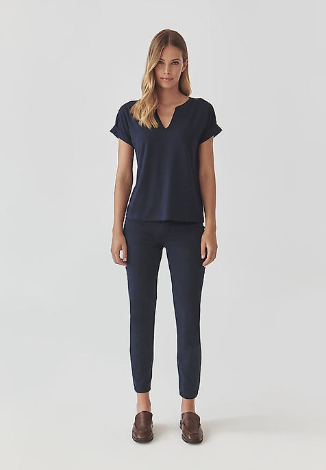 LADIES’ BLOUSE WITH A ROUND NECKLINE FEATURING A SLIT - CHELSEA NAVY BLUE 2