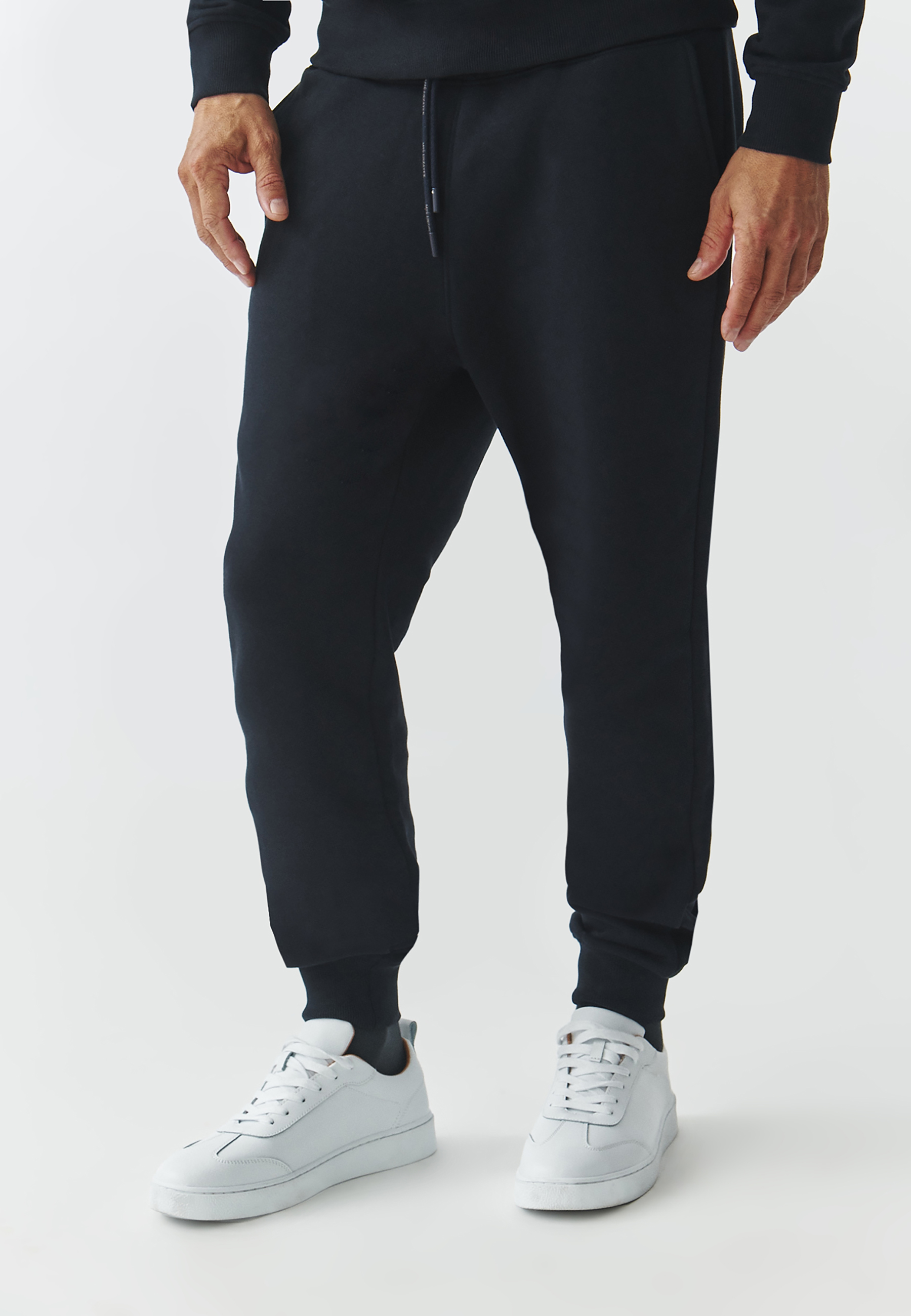 DZIANINOWE SPODNIE MĘSKIE O DRESOWYM KROJU — ALBERTO GRANATOWY 2