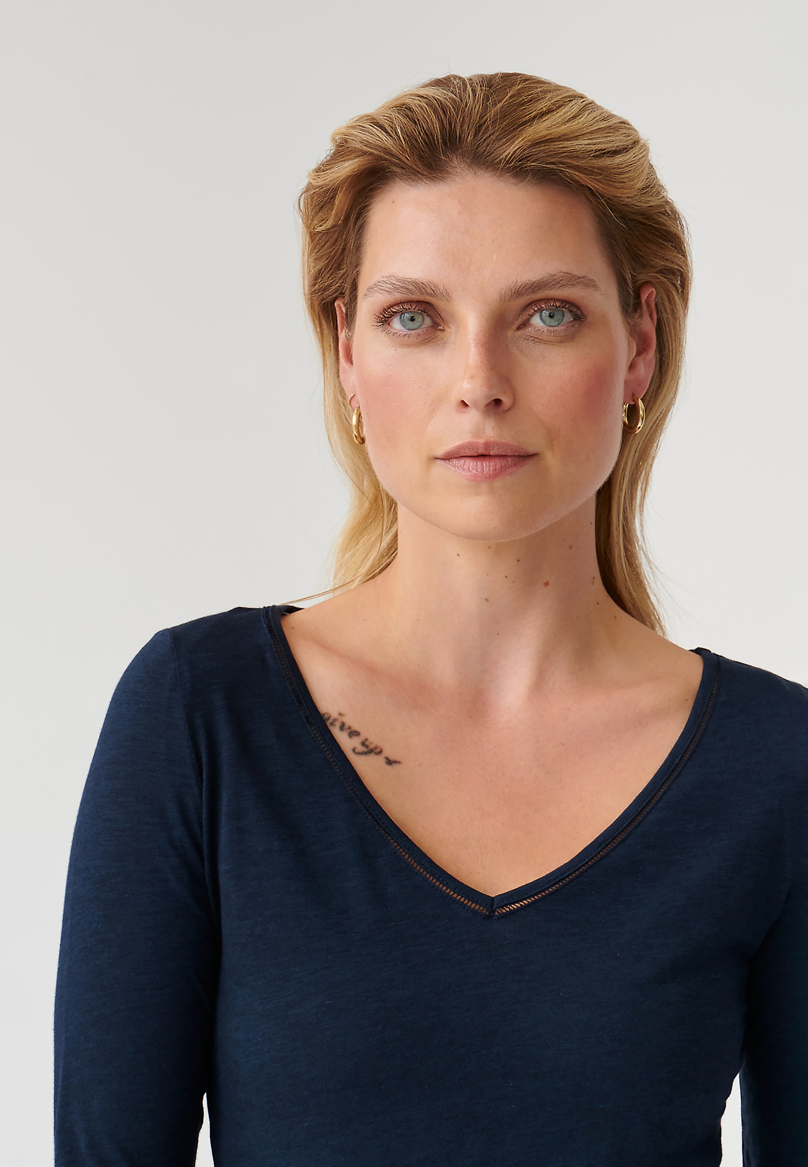 LADIES’ LONG-SLEEVED BLOUSE SORINELA LADIES’ LONG-SLEEVED BLOUSE SORINELA NAVY BLUE 90354
