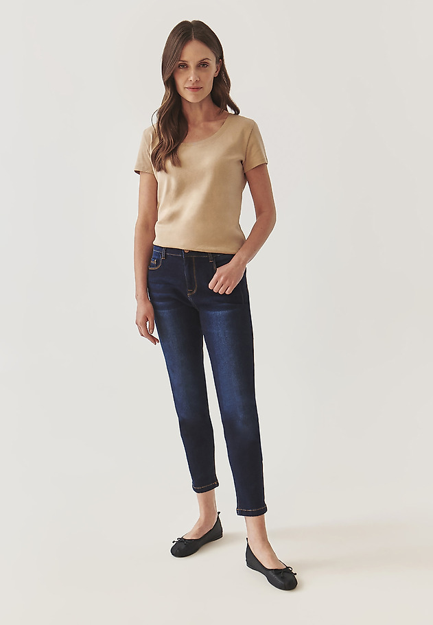 FITTED LADIES’ JEANS WITH DECORATIVE FRONT SEAMS - SARO 1 FITTED LADIES’ JEANS WITH DECORATIVE FRONT SEAMS - SARO 1 BLUE 2