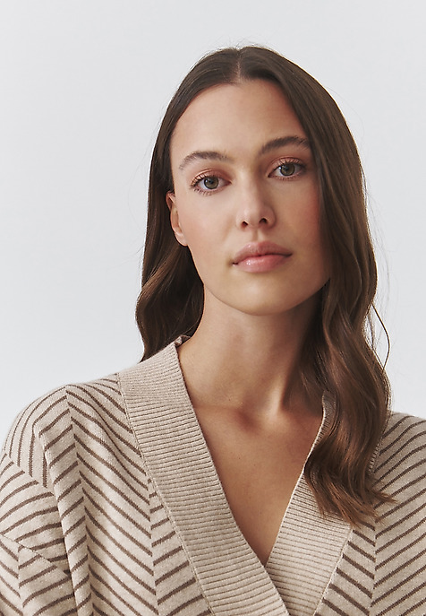 LADIES' HERRINGBONE CARDIGAN — BEATRICE BEIGE 2