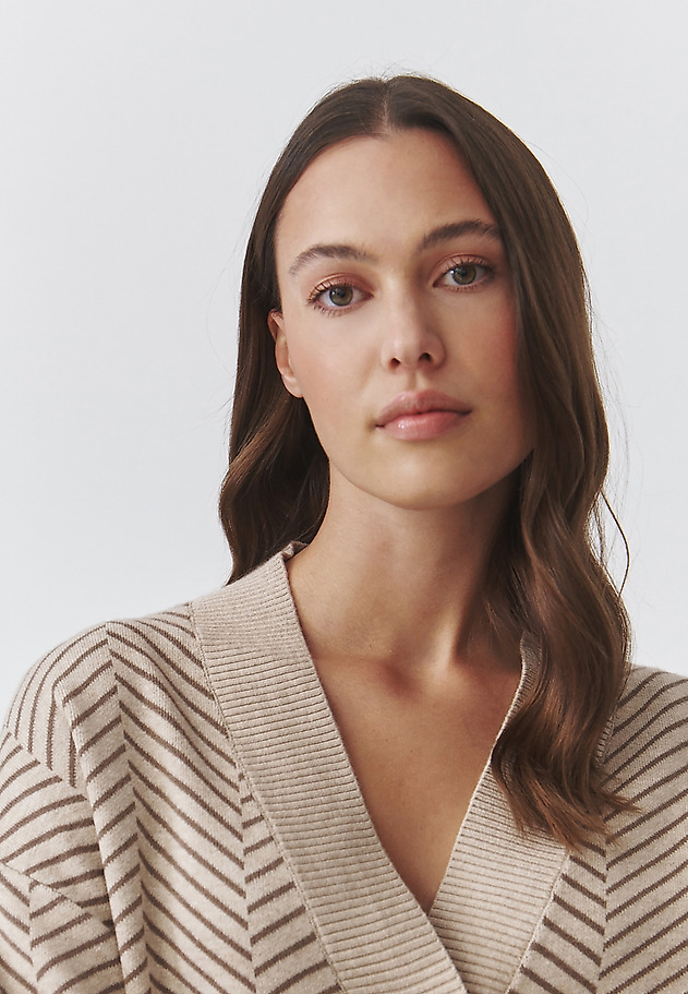 LADIES' HERRINGBONE CARDIGAN — BEATRICE LADIES' HERRINGBONE CARDIGAN — BEATRICE BEIGE 4
