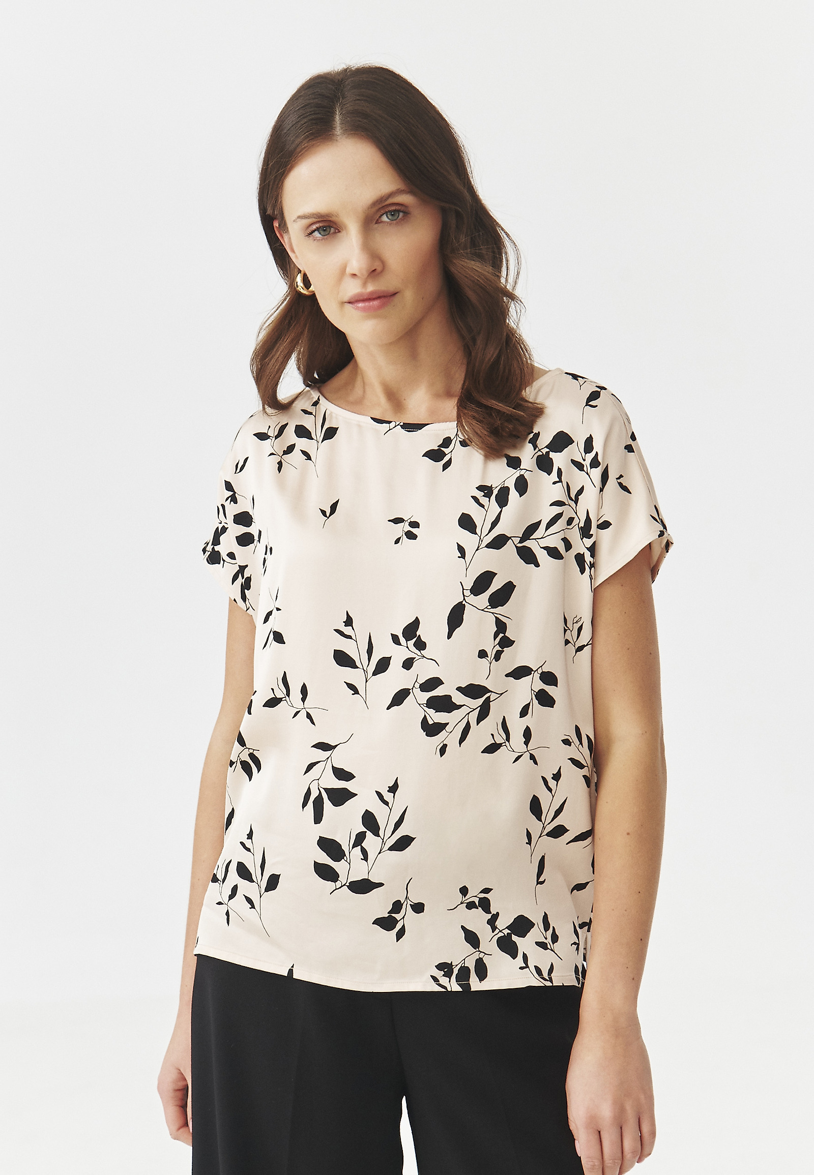BLUZA Z VZORCEM IZ VISKOZNEGA SATENA - OMA 1 BLUZA Z VZORCEM IZ VISKOZNEGA SATENA - OMA 1 VEČBARVNA 107238