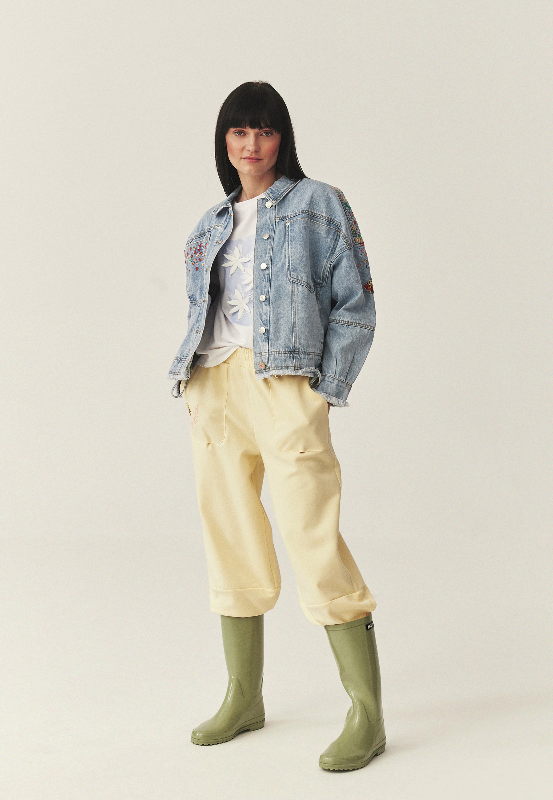 DŽÍNOVÁ BUNDA S VÝŠIVKOU – WARATIKA