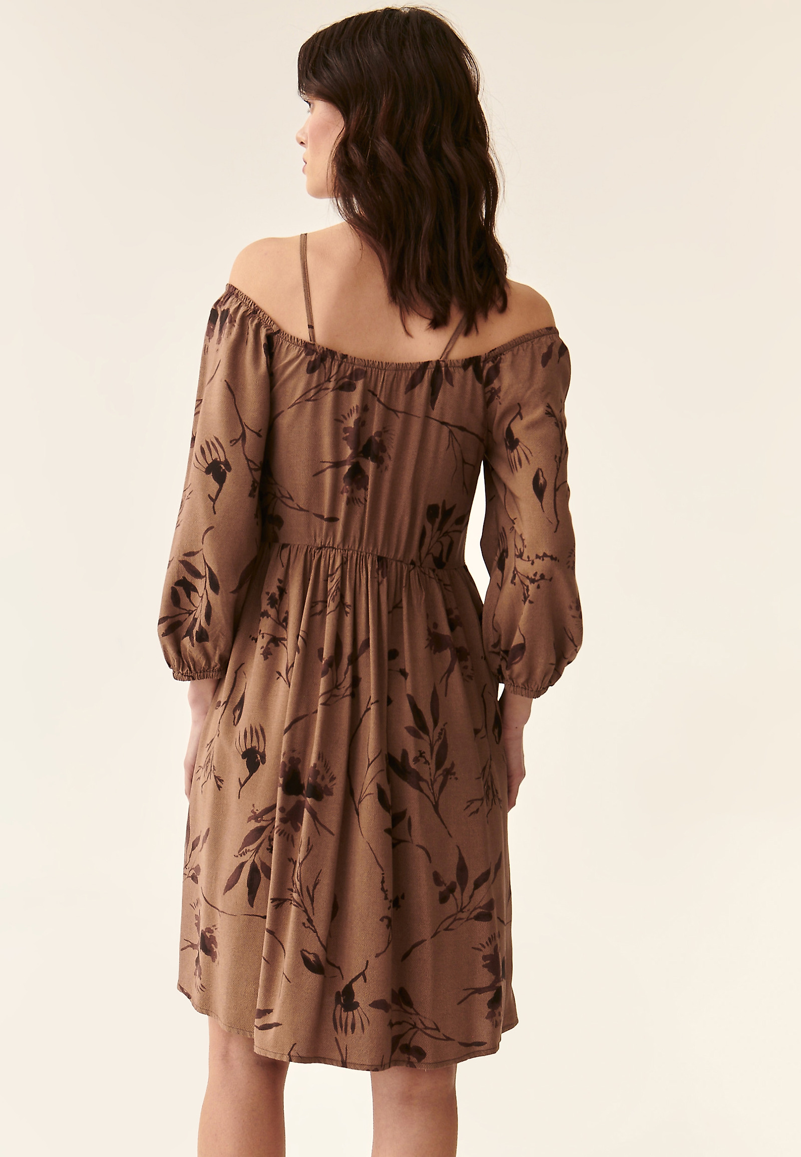 LETNIA SUKIENKA W KWIATOWY PRINT PALMIKA LETNIA SUKIENKA W KWIATOWY PRINT PALMIKA MULTIKOLOR 87934