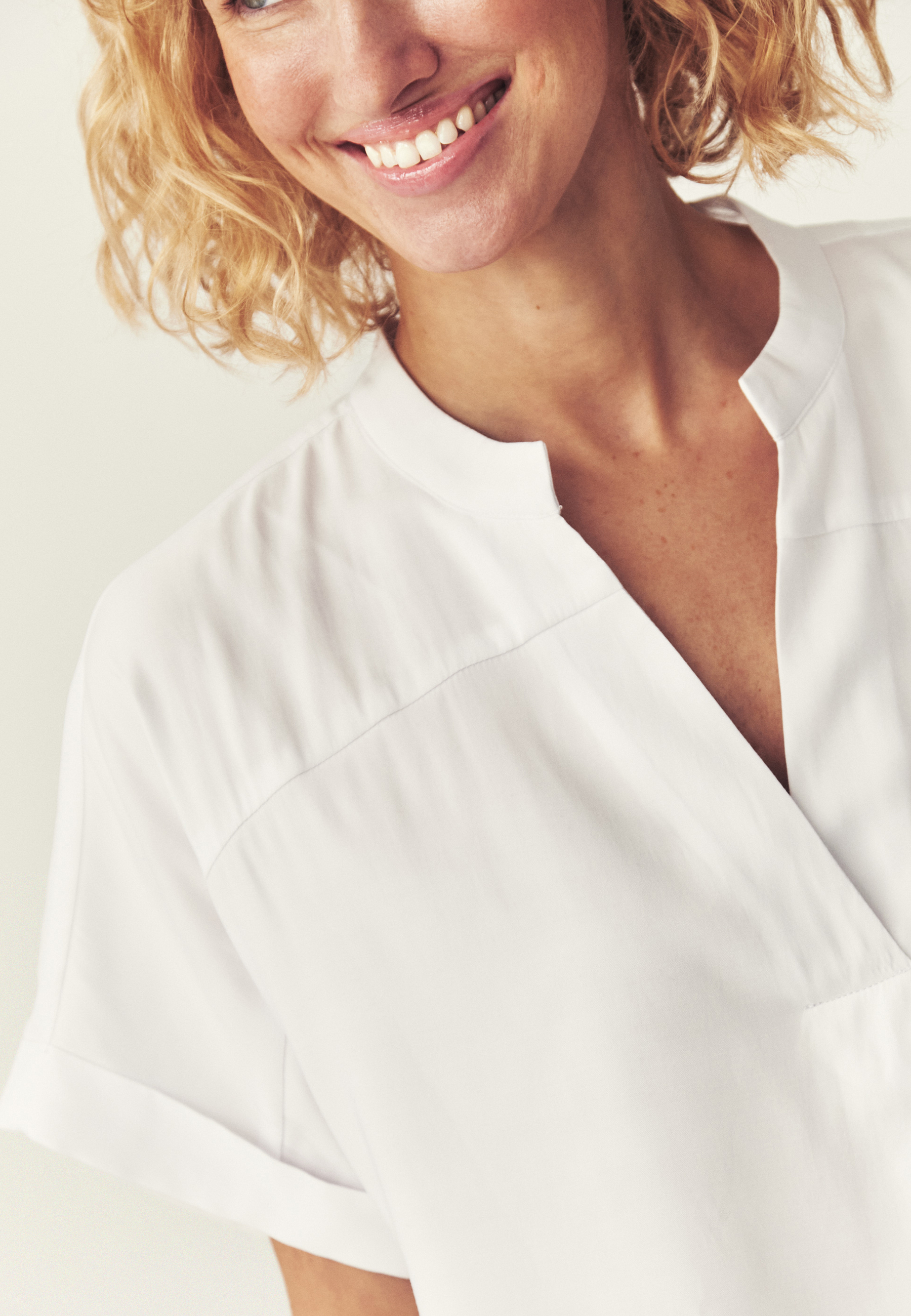 TKANINOWA BLUZKA Z WISKOZĄ - MIZONI BIAŁY 2