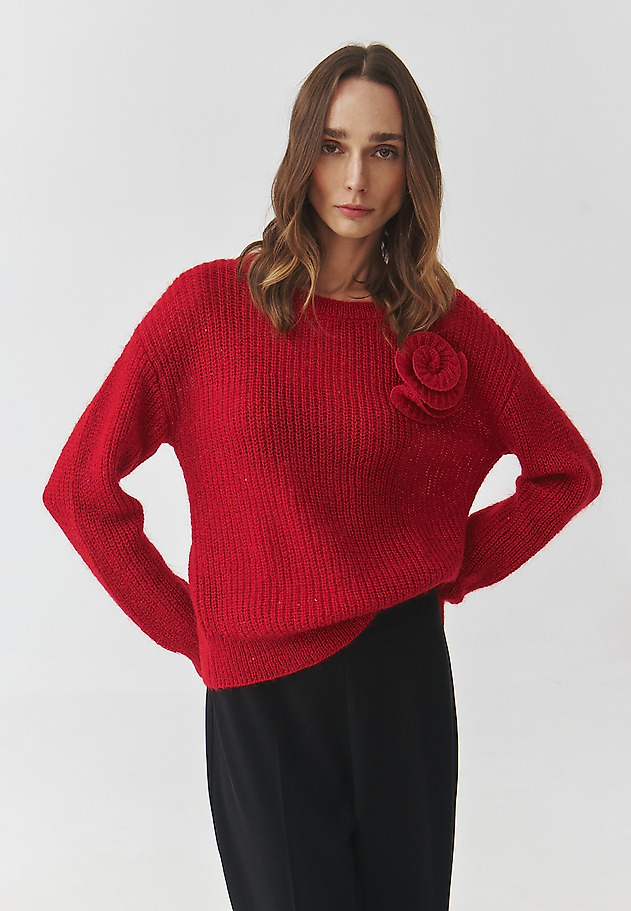 LADIES' JUMPER IN YARN WITH FLORAL, DECORATIVE ELEMENT — CLAIRE LADIES' JUMPER IN YARN WITH FLORAL, DECORATIVE ELEMENT — CLAIRE CZERWONY 1